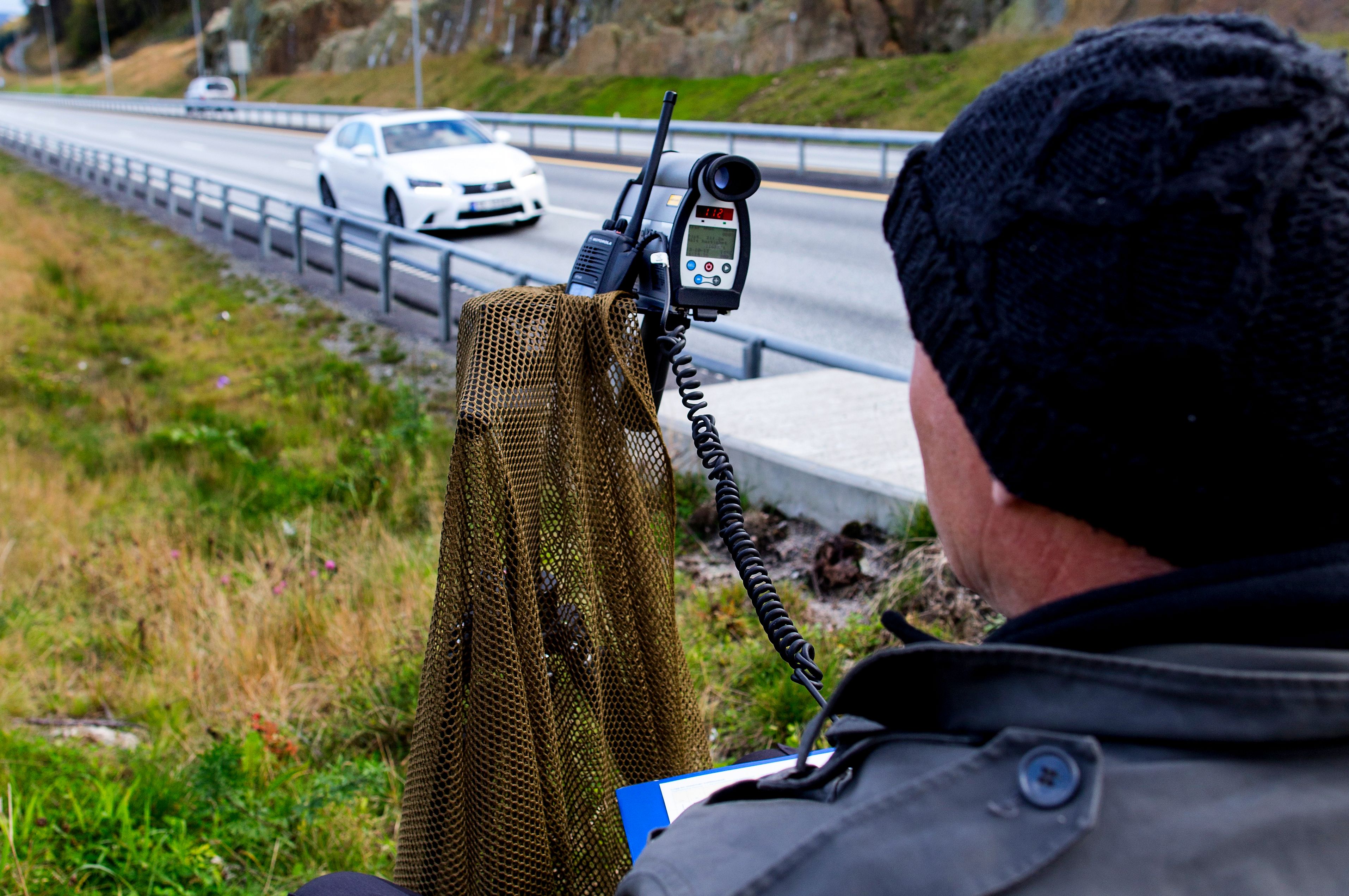 Politi og røvere – i buskene klokken sju