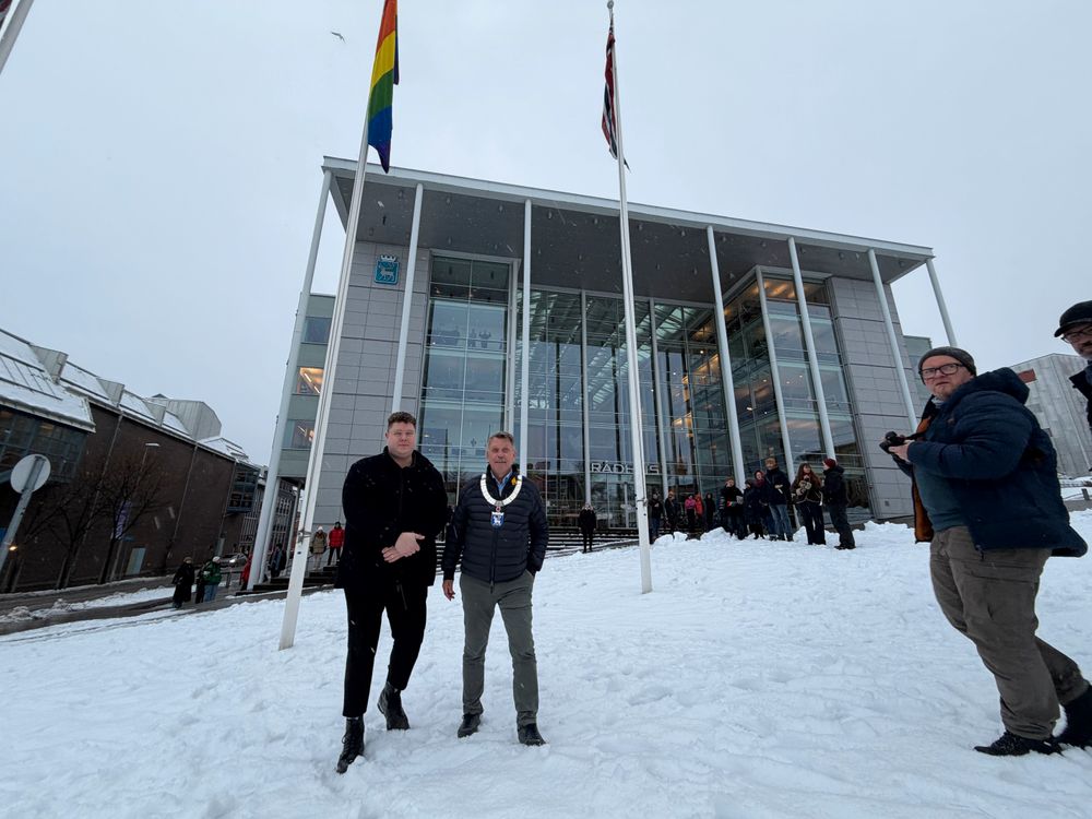 Nå er Pride-flagget heist