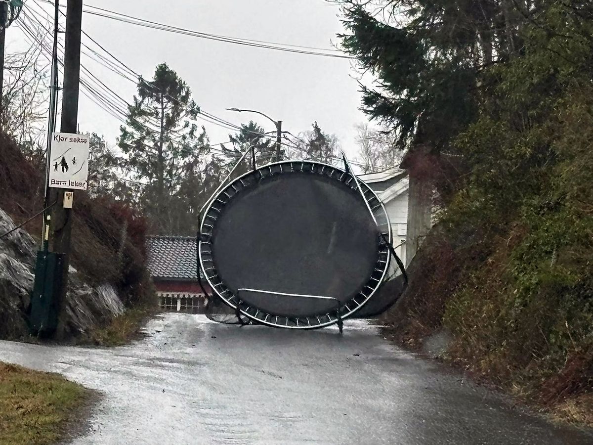 – Heisann, her er det en trampoline på vidvanke