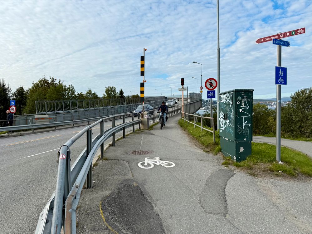 Vil ta skiltgrep ved Tromsøbrua