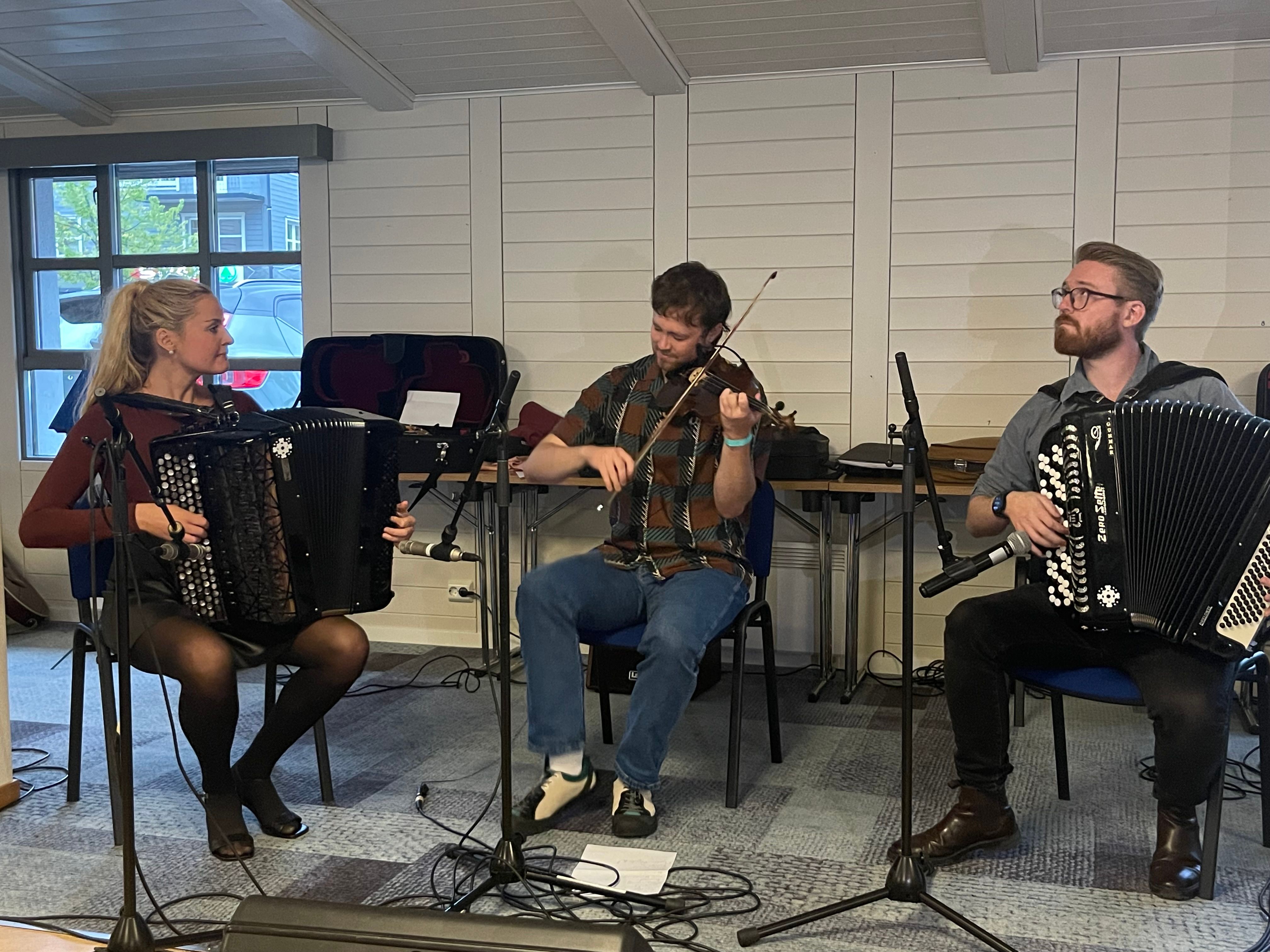 Fullt hus under jubileumskonserten - morenytt.no