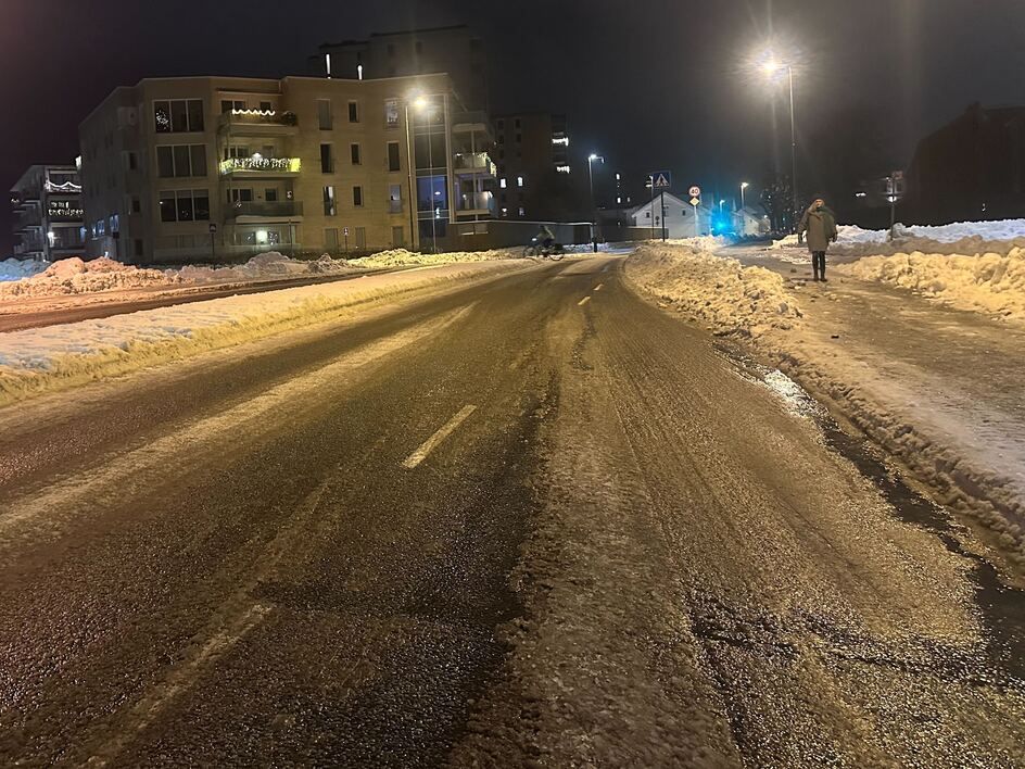 Har fått flere telefoner. Advarer om glatte veier.