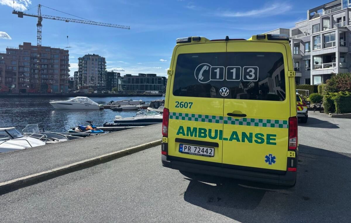 Båt har kjørt i brygge
