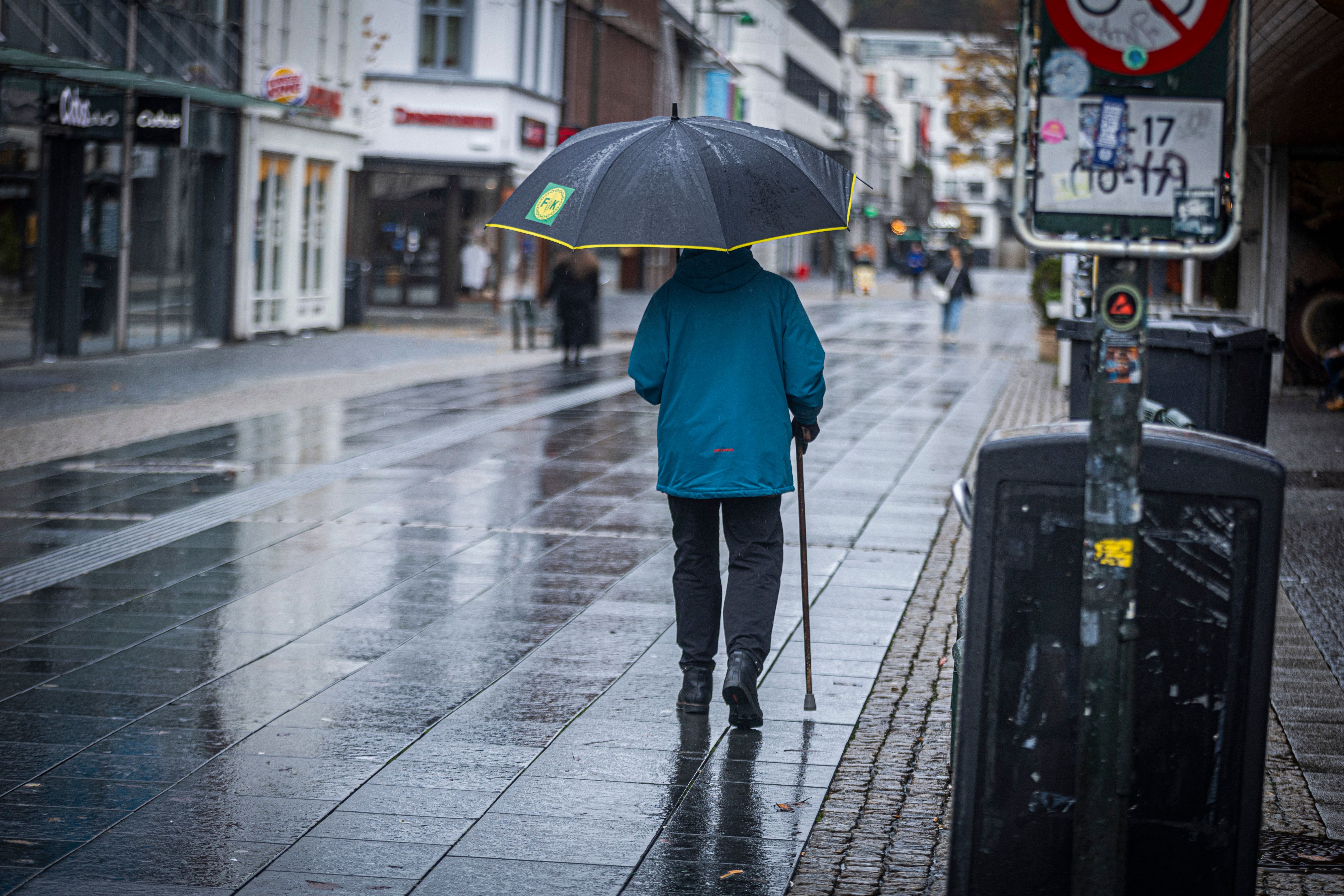 Trygt å legge bort para­plyen? Slik blir været i helga.