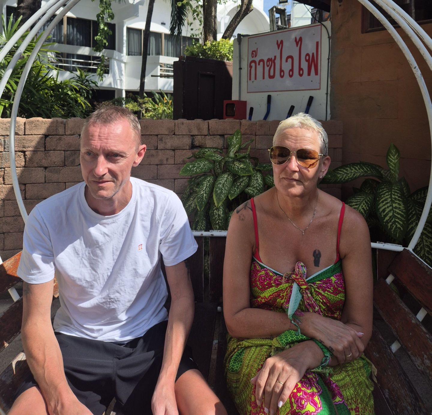 Har betalt 270.000 kroner for å komme seg hjem: – Vi føler oss helt forlatt