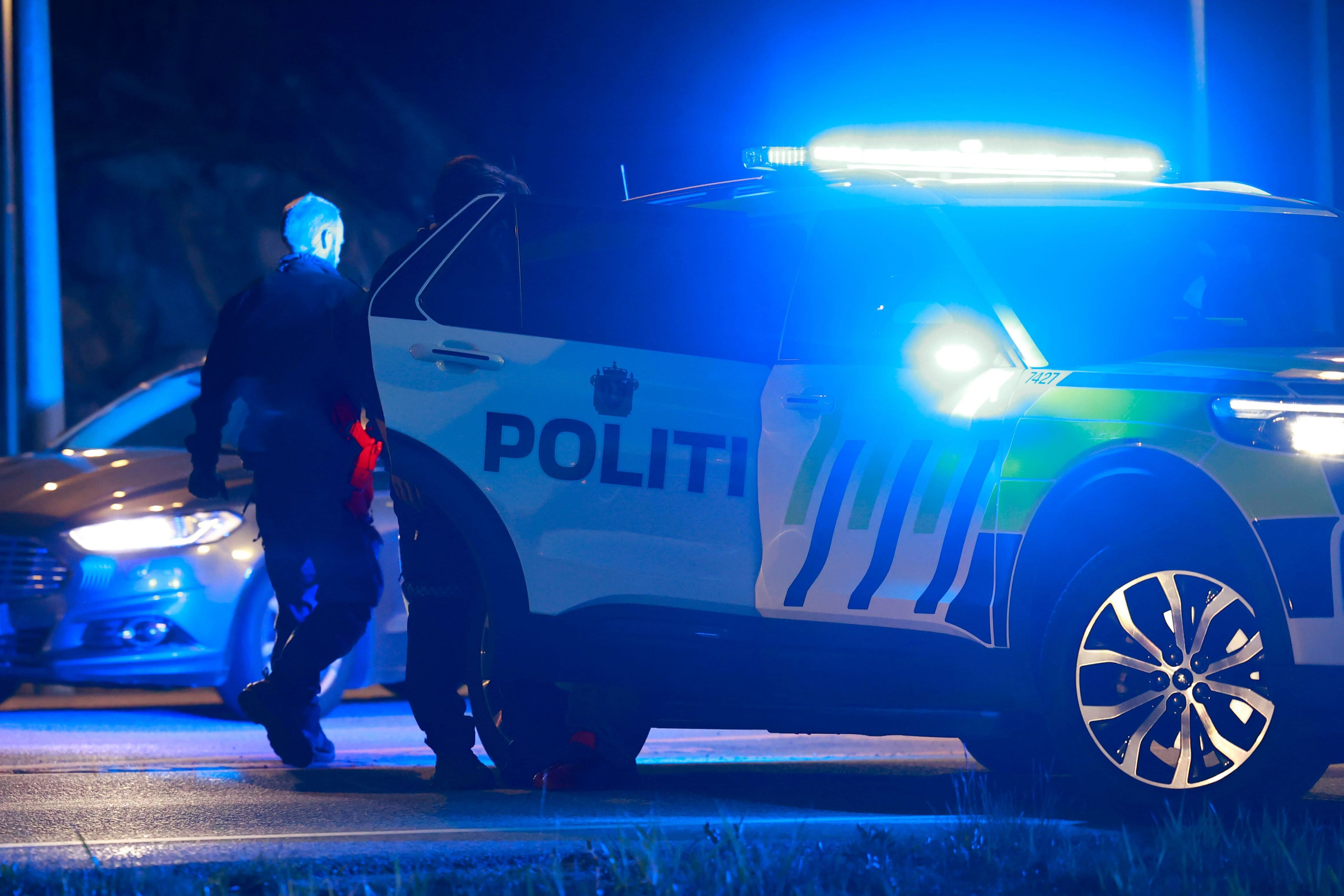 Krasjet i politi­bil etter bil­jakt