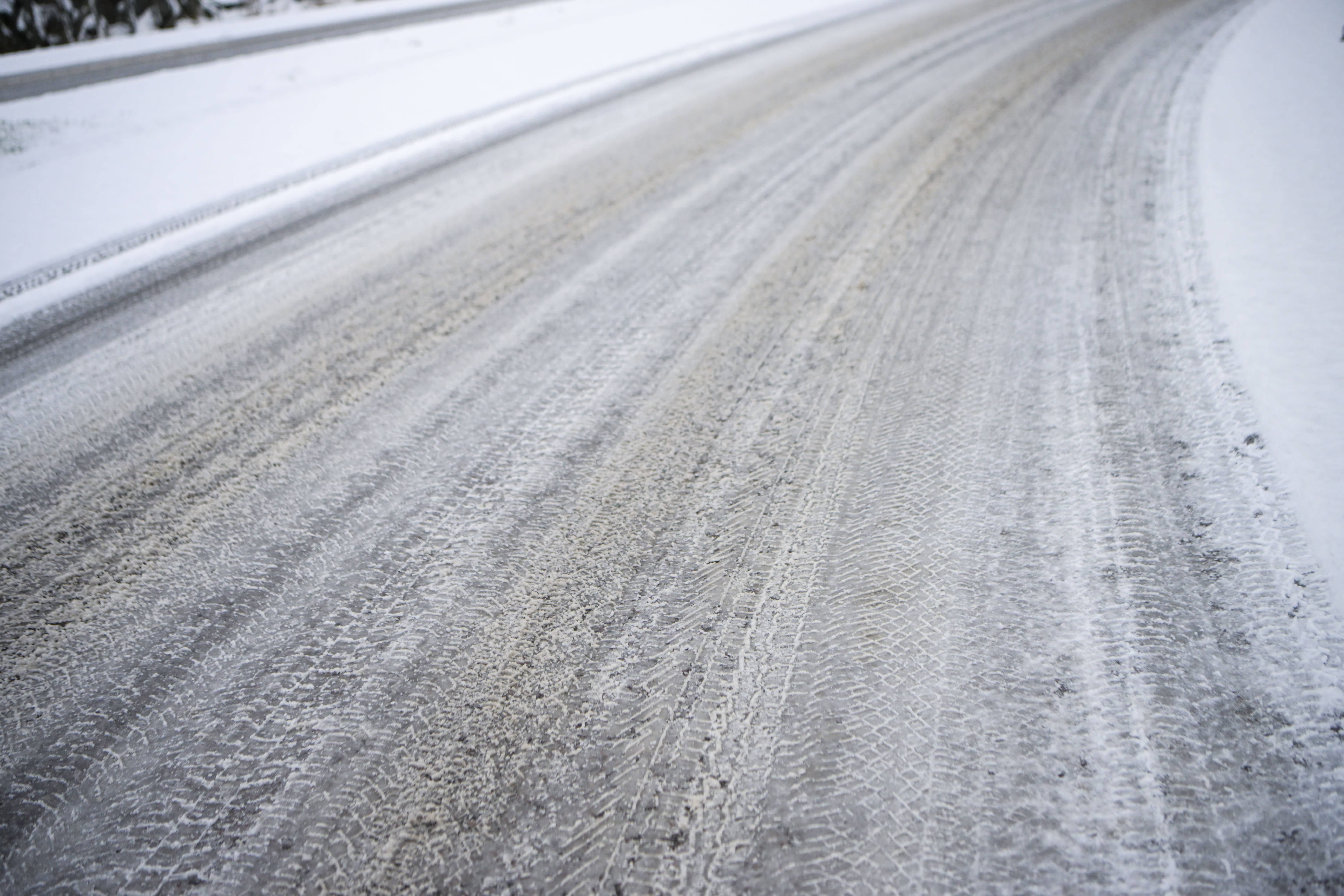 N&aring; kommer mildv&aelig;ret &ndash; advarer om glatte veier