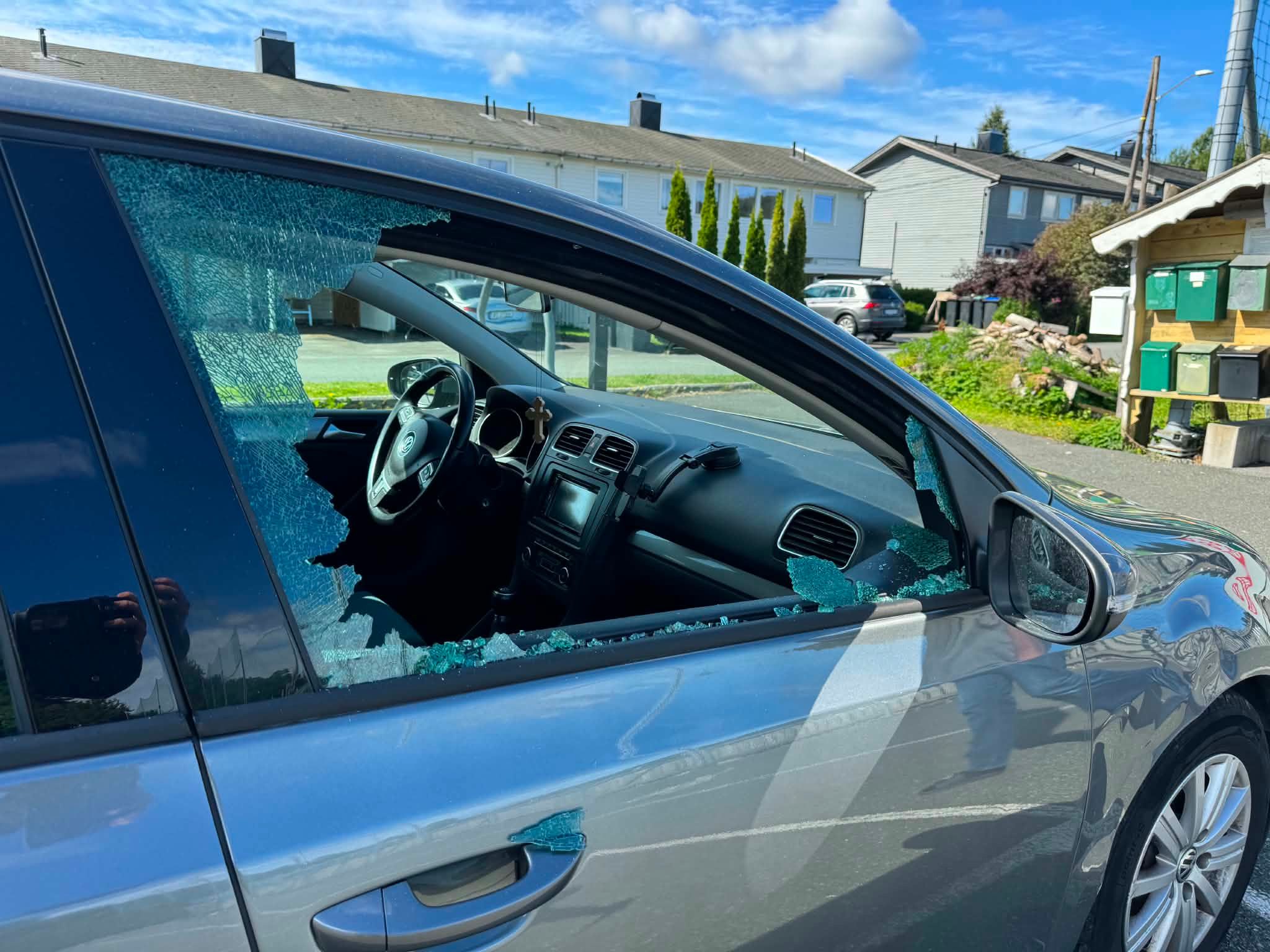 Politiet jobber med å få oversikt - ønsker tilgang til videoer fra parkerte biler