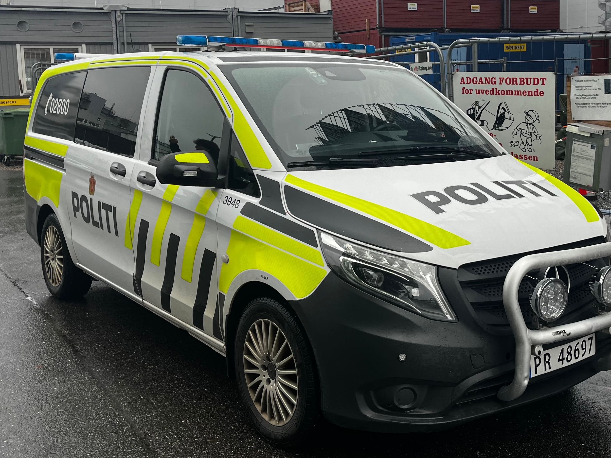 Ulykke: – Klemt mellom truck og stolpe