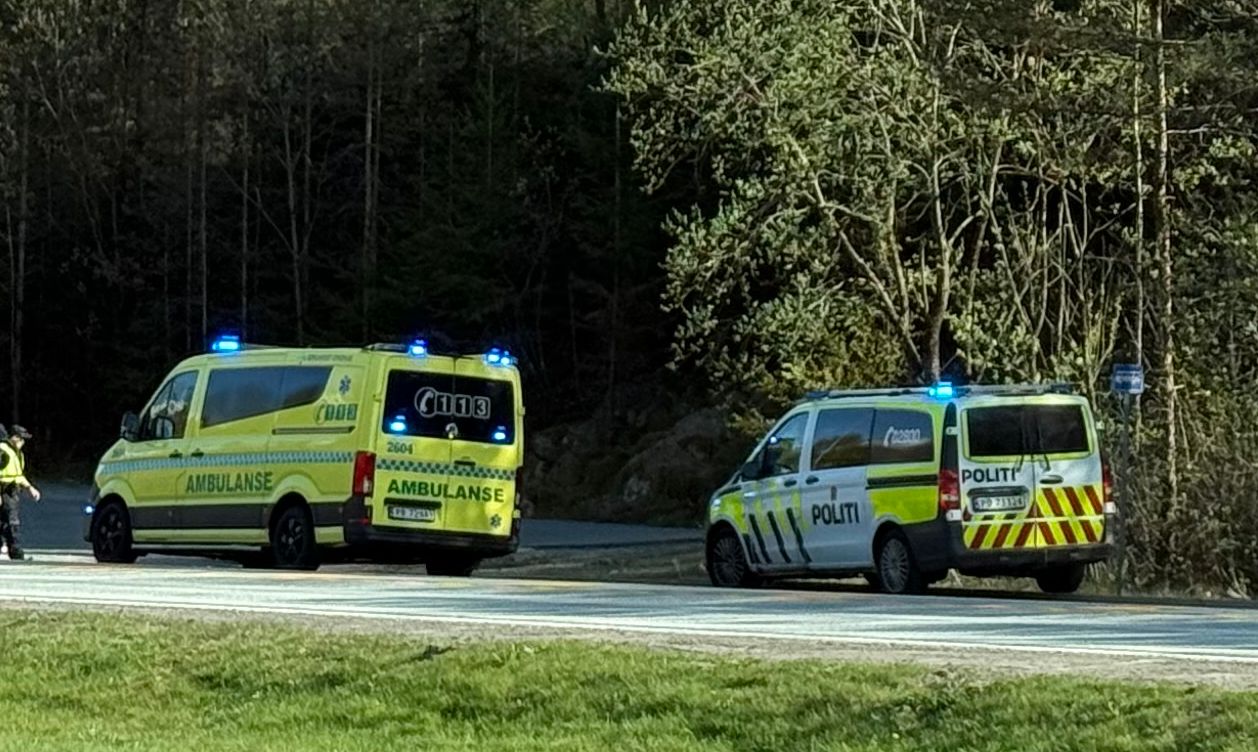 Bil og motor­sykkel i trafikk­ulykke