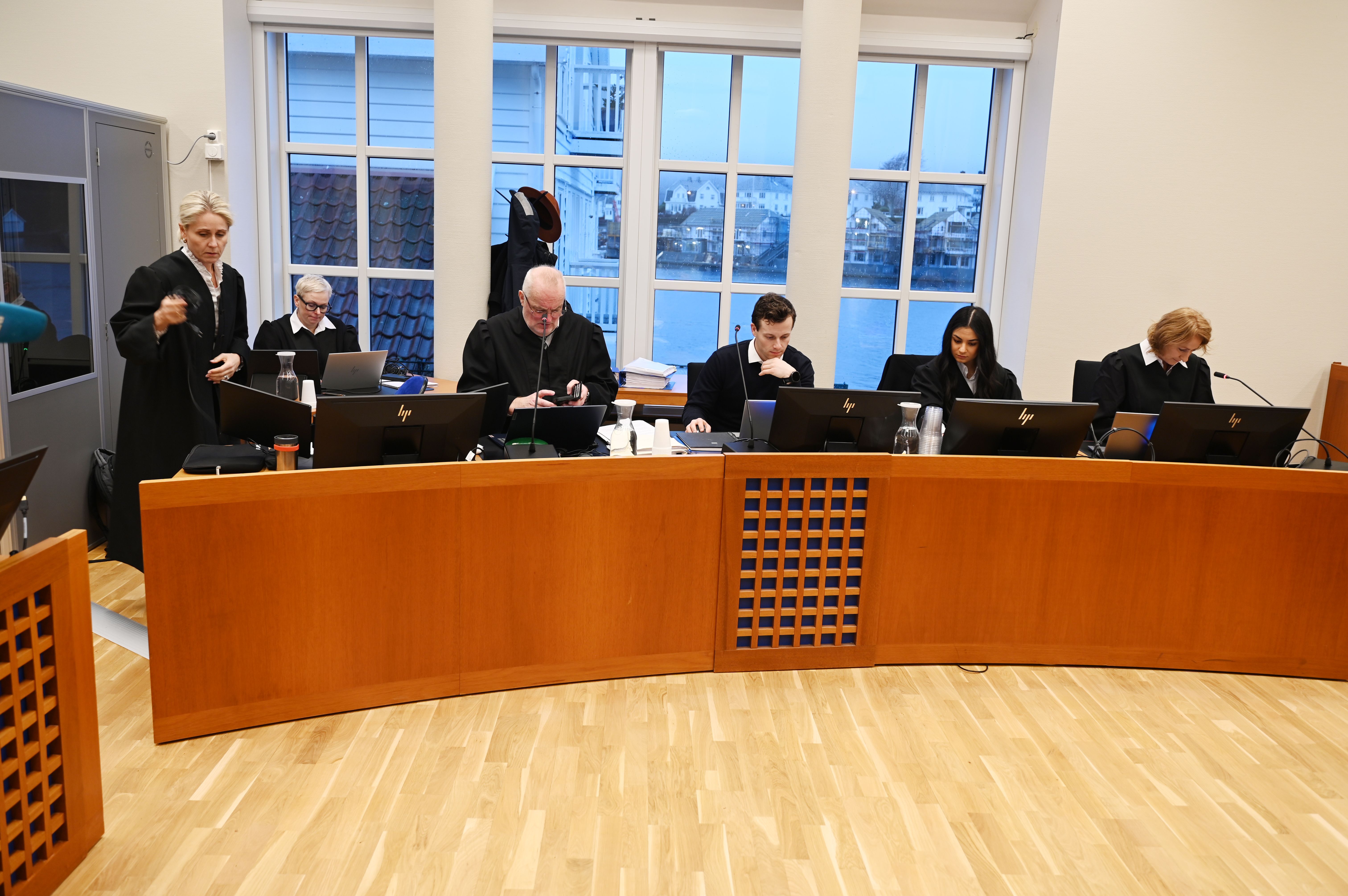 Tiltalte skal ha begått overgrep flere ganger ukentlig over flere år