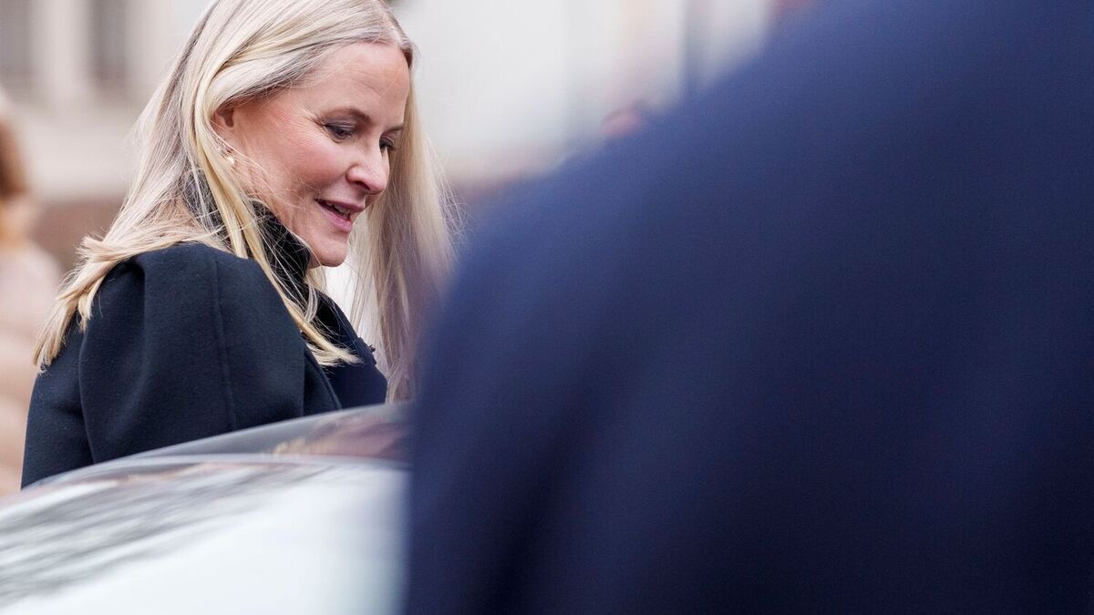 Kronprinsesse Mette-Marit beklager til kongen og dronningen – vil forklare seg