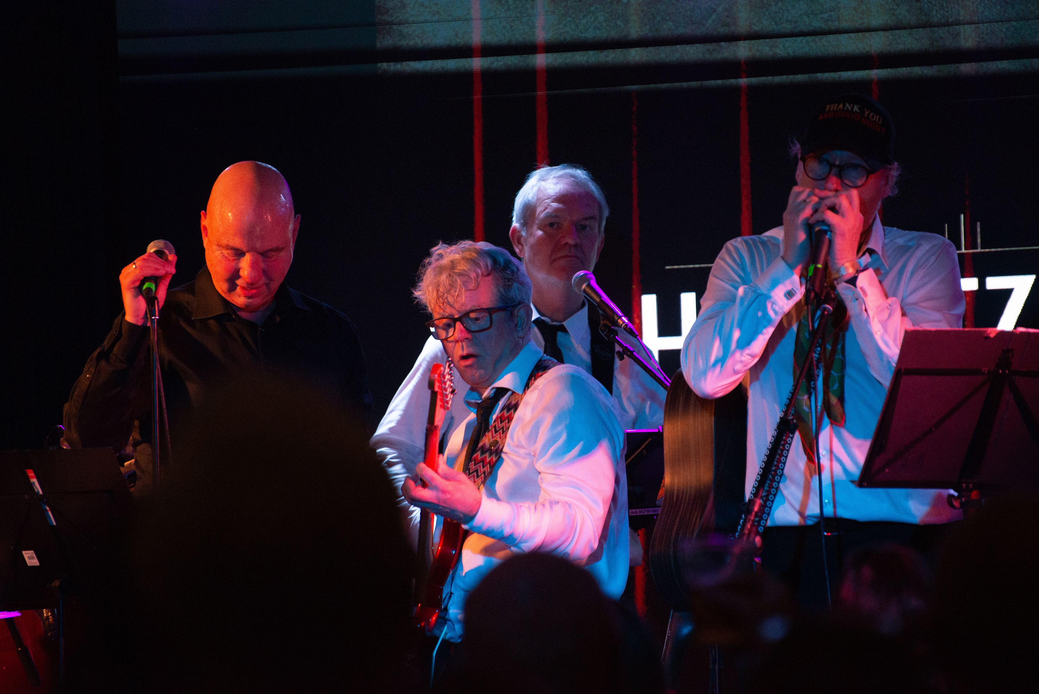 «De burde nok ikke si opp dagjobbene sine med det første»