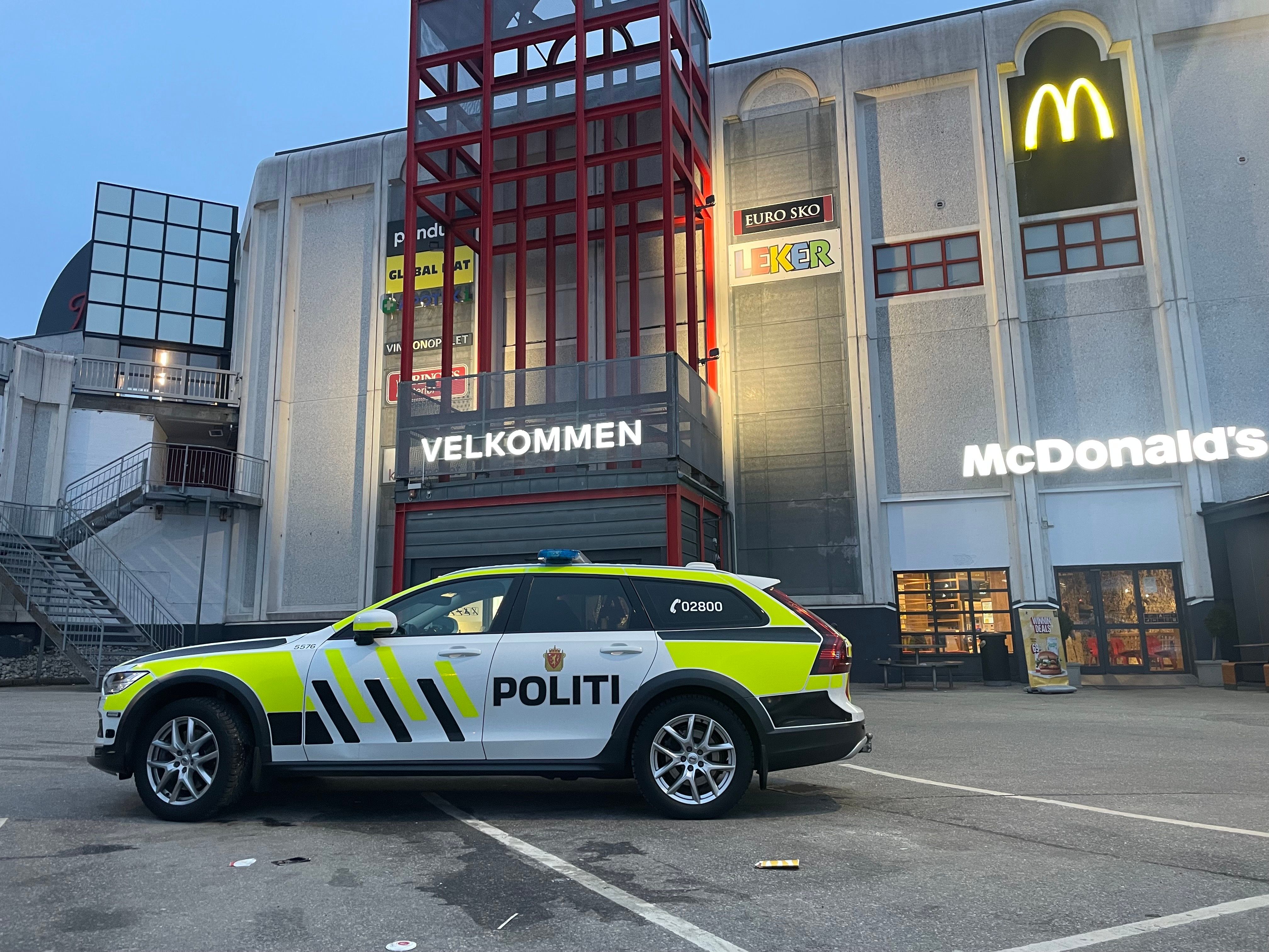 – Flere personer gikk løs på en person