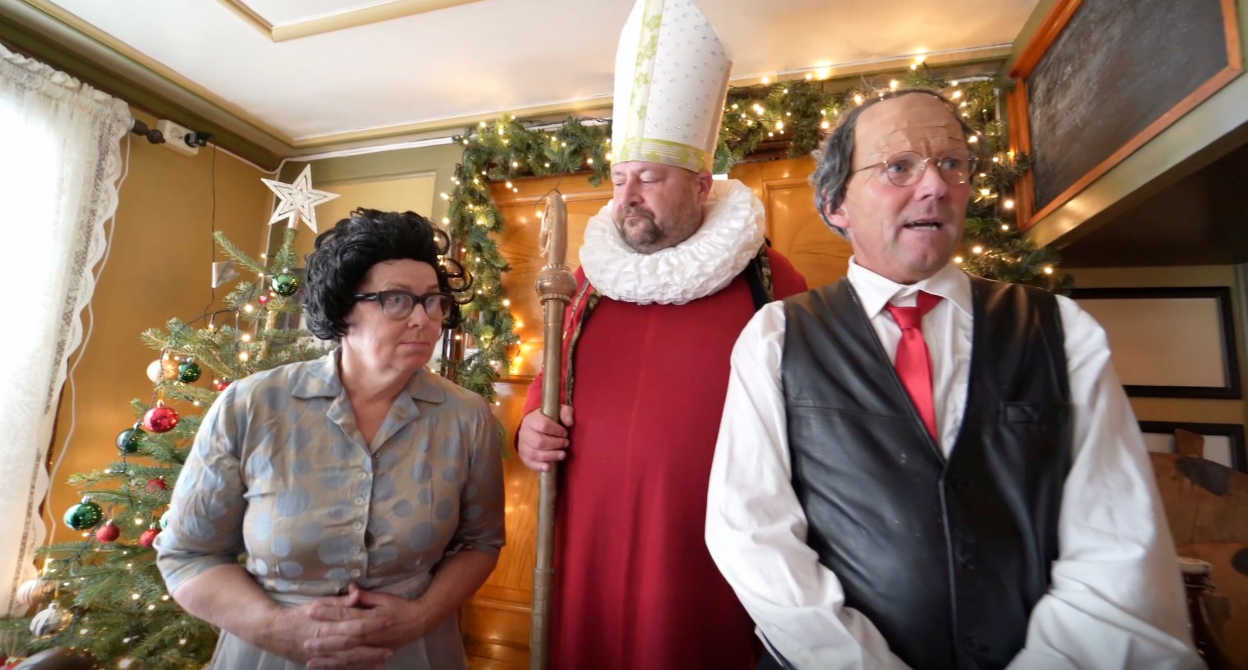 Ærverdig besøk fra selveste paven! Se tredje episode her.