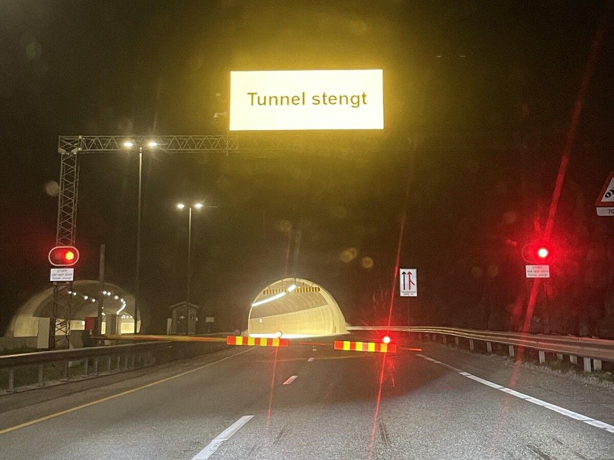 Bilen punkterte. Da politiet kom, oppdaget de noe galt.