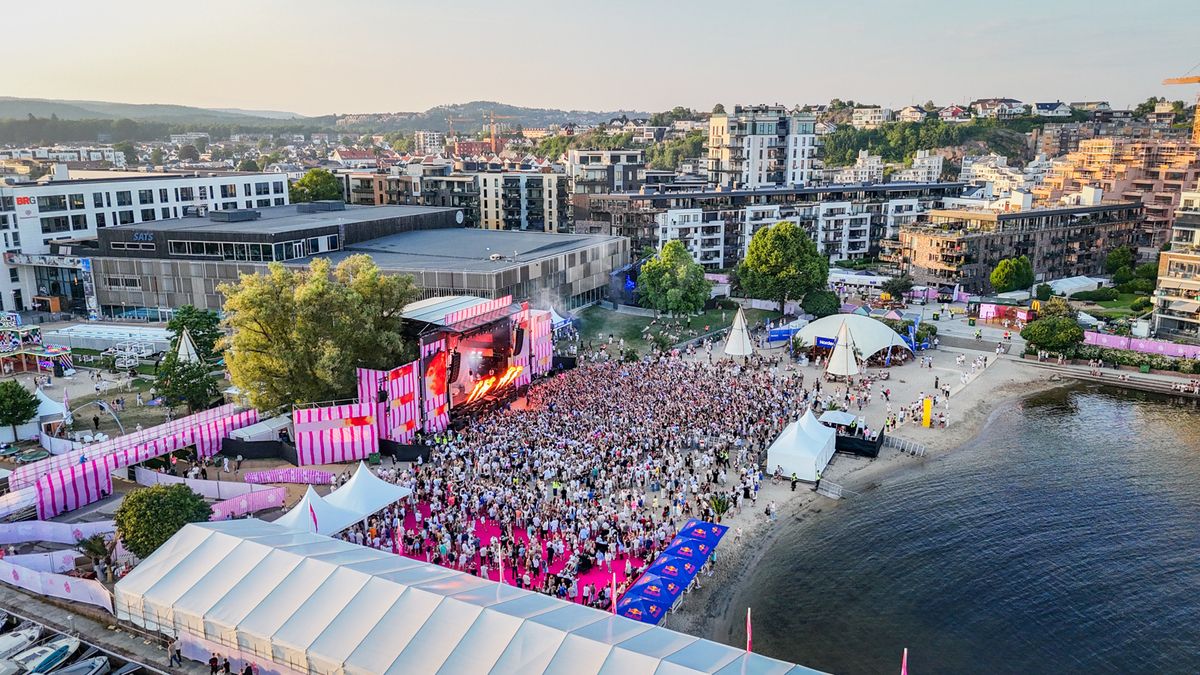 Nå fylles stranda opp