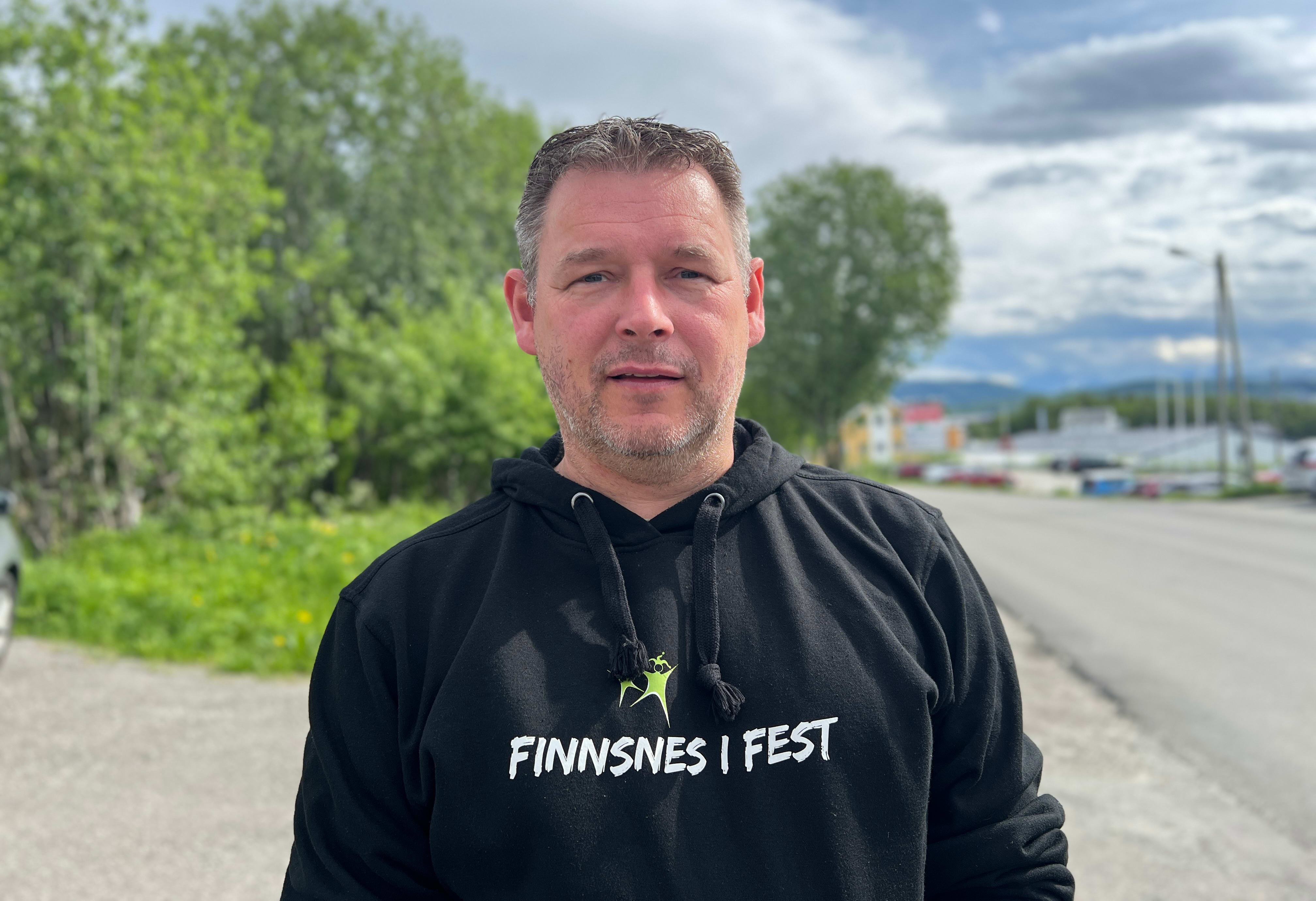 Finnsnes i Festsjefen lokker med trylleshow, rekeaften og mye mer