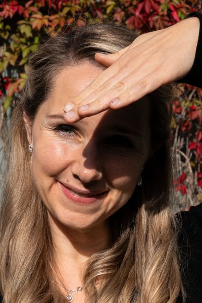 Marion holder ut arbeidsuka. Hun blir sengeliggende når helgen kommer