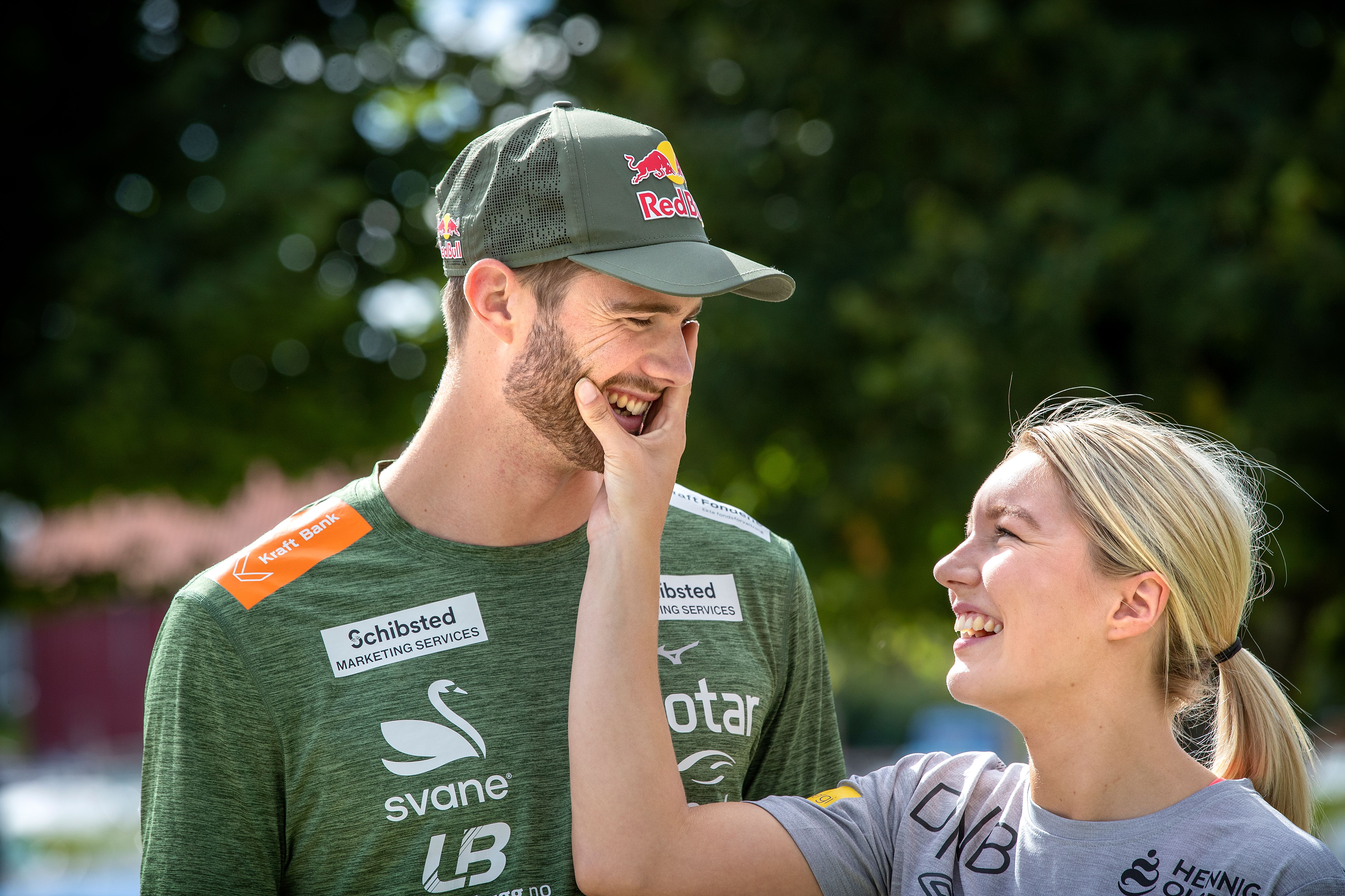 Deler bilder fra bryllup