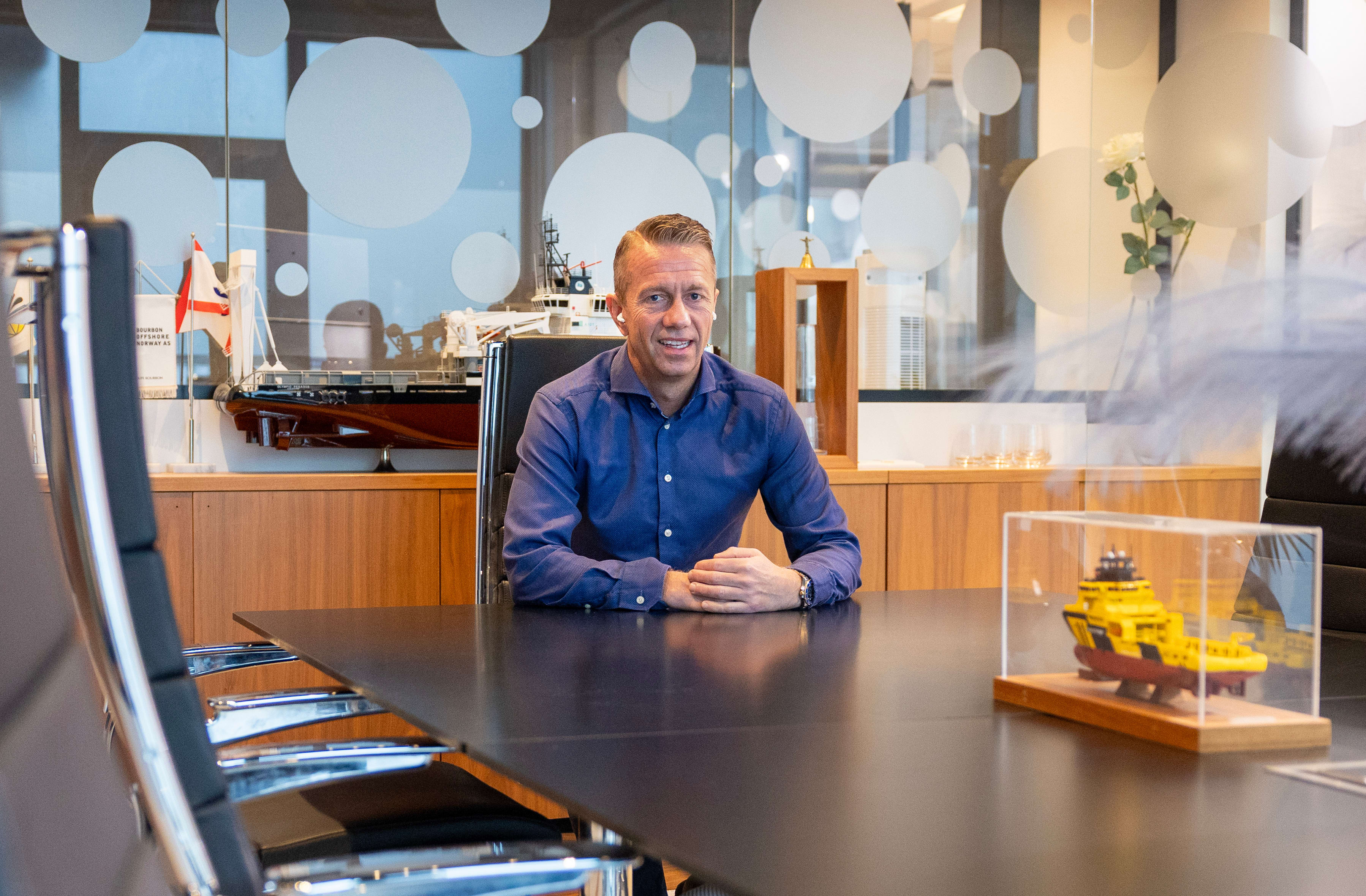 Fikk sparken etter puppe­bilde. Nå har han vunnet i retten.