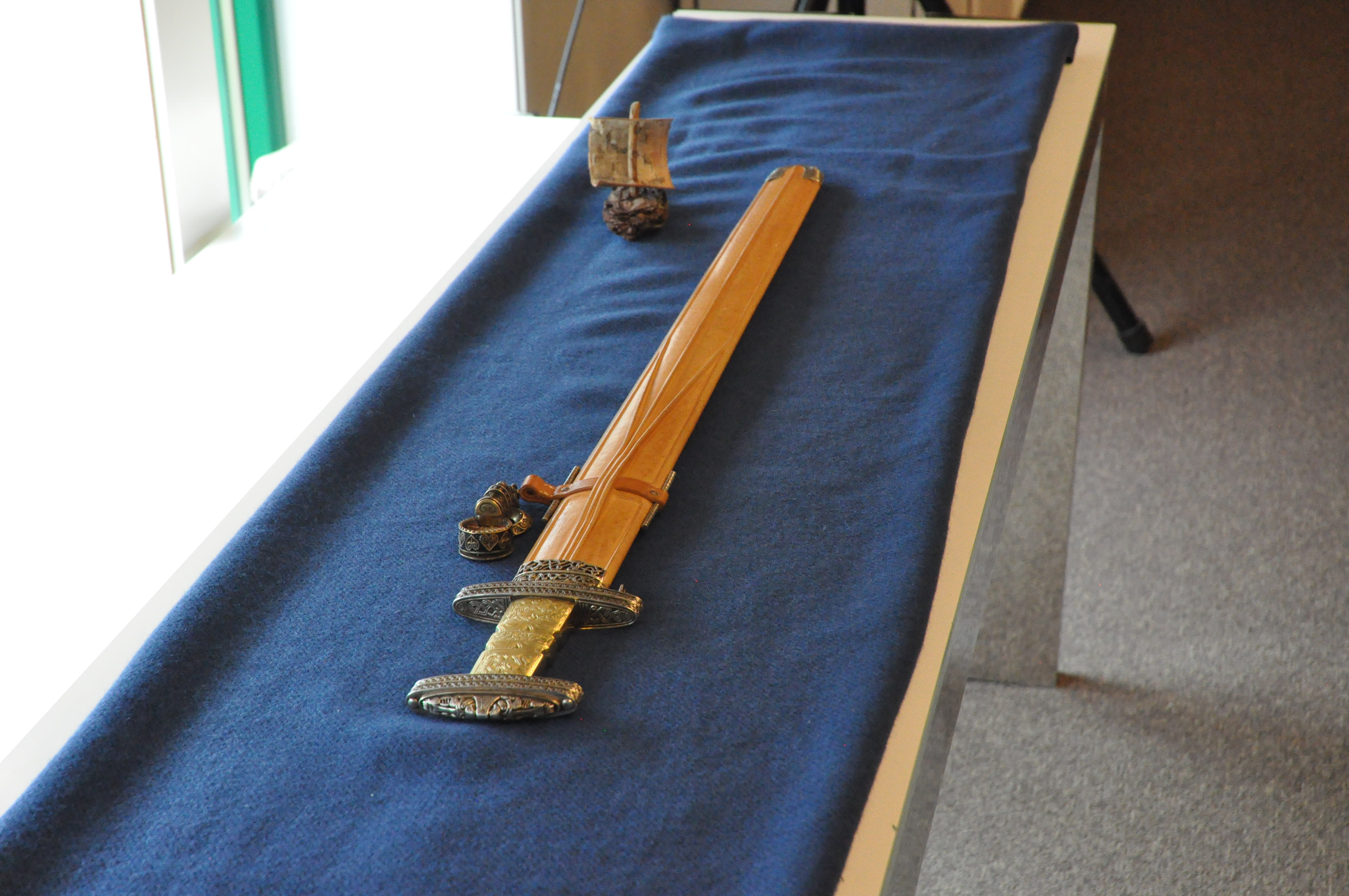 Bok om unikt lokalt gravfunn: – Ekstra aktuell i dag