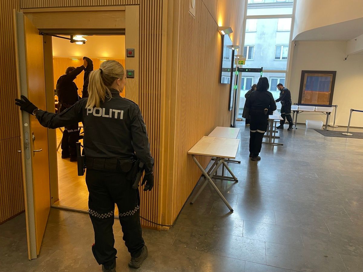 Sikker­hets­kontroll før rettssak