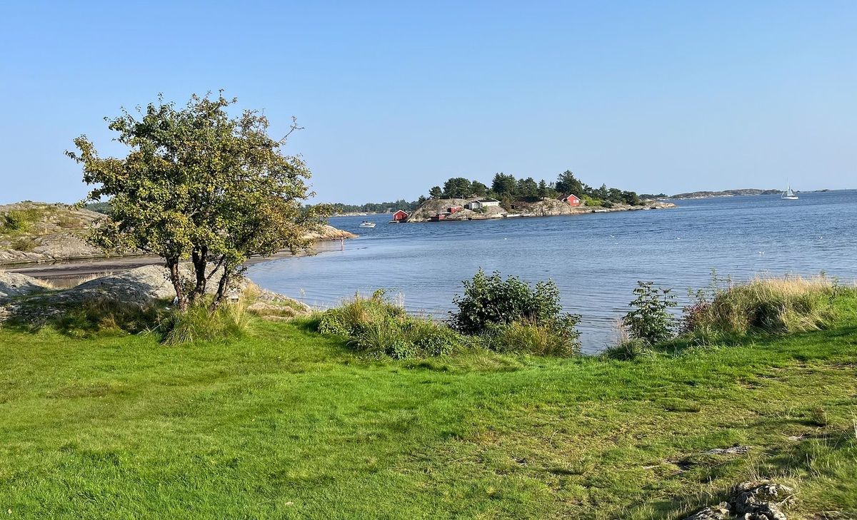 Mann skal ha blottet seg ved strand