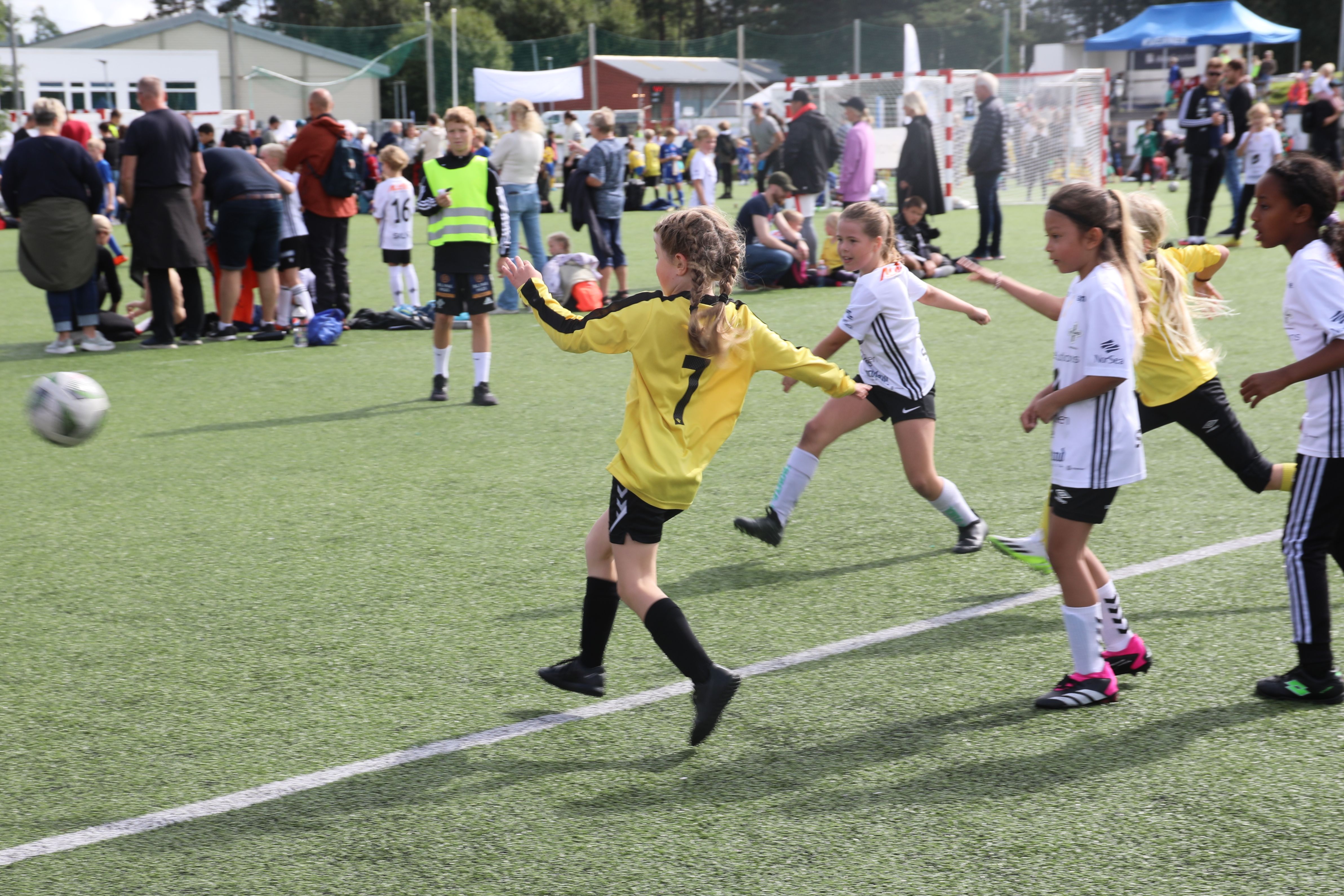 Stord-jentene briljerte på fotballfesten - sunnhordland.no