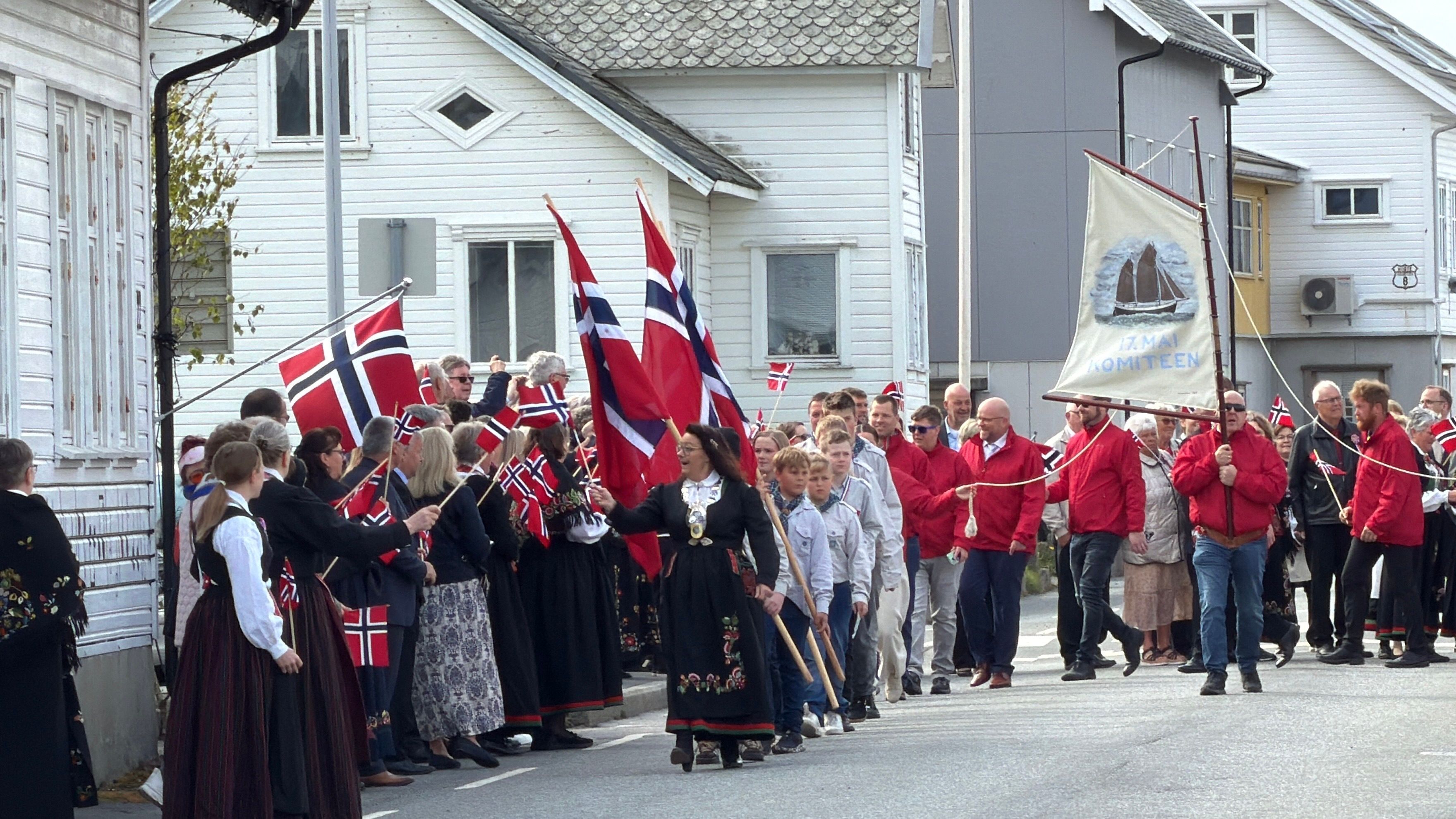 17. mai-toget på Borhaug – se video