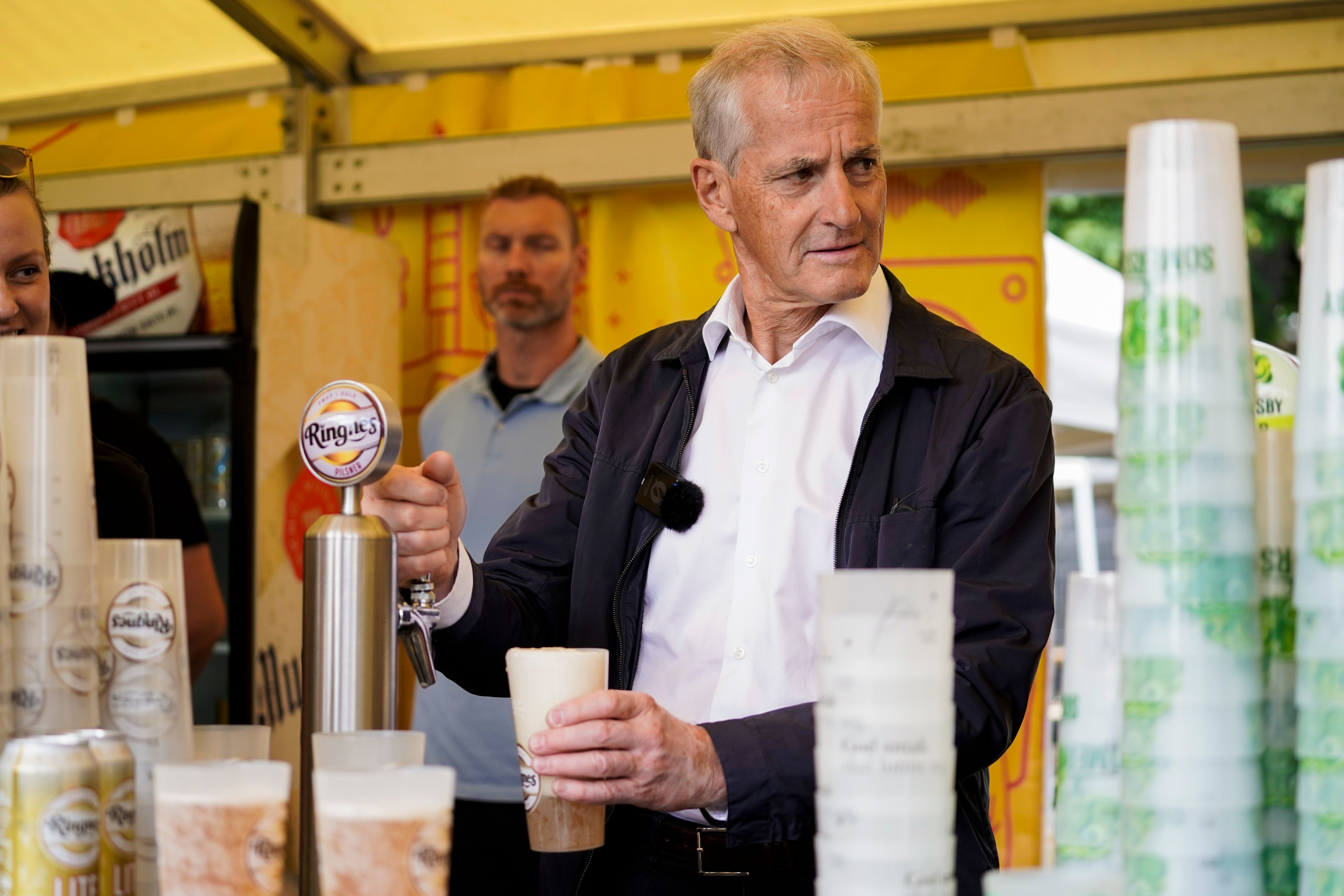 Regjeringen vil åpne for ølservering fram til klokken 6 under fotball-VM