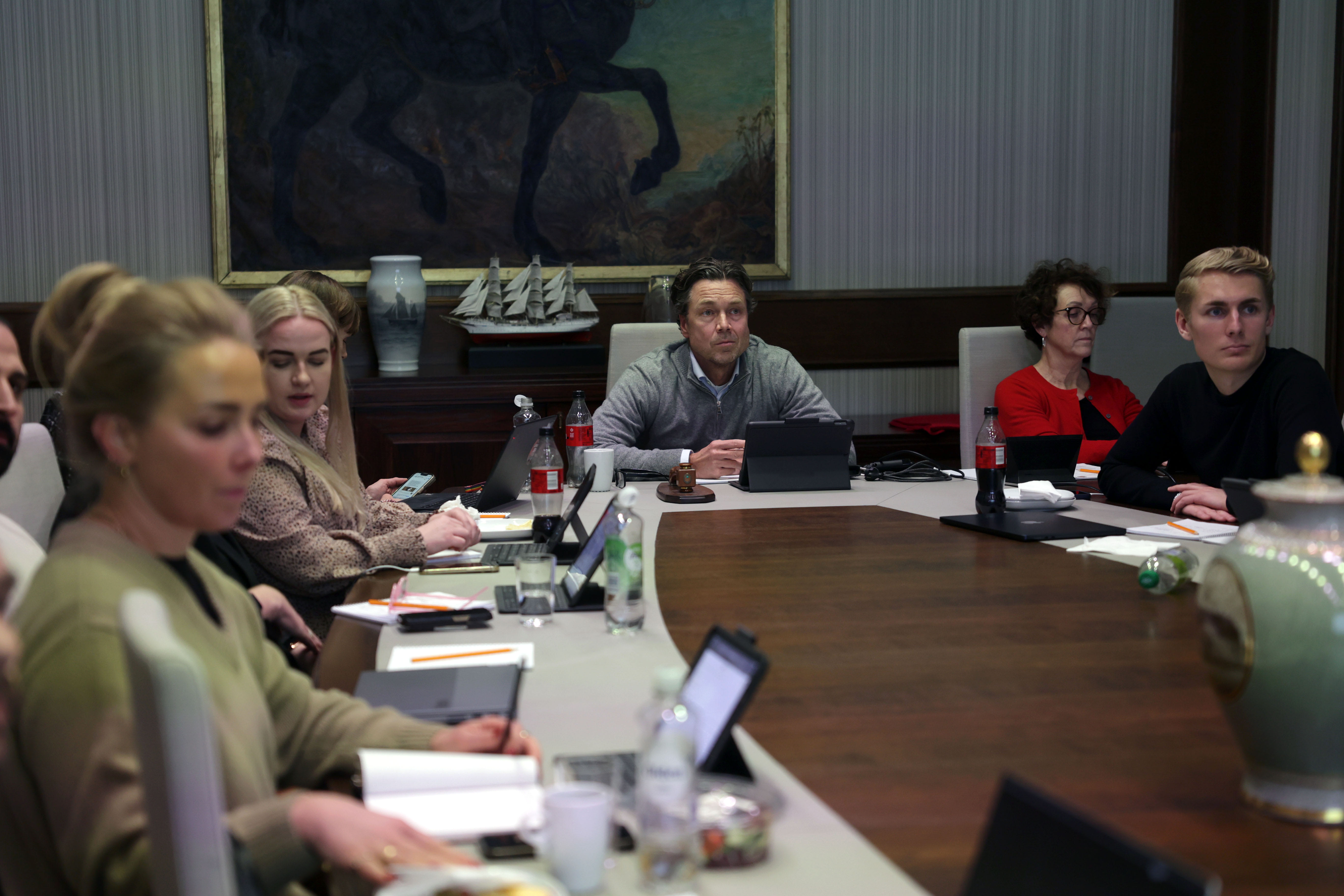 Strammer inn reglene for skolene i Kristiansand: Elever får ikke lenger lov å ta med nettbrettet hjem