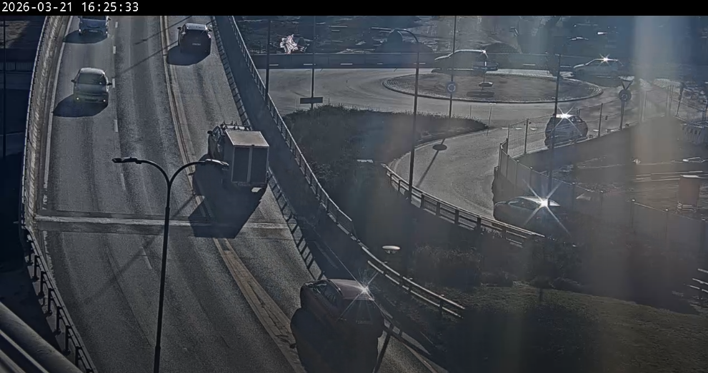 Dirigerer trafikken i Kristiansand: – Går sakte