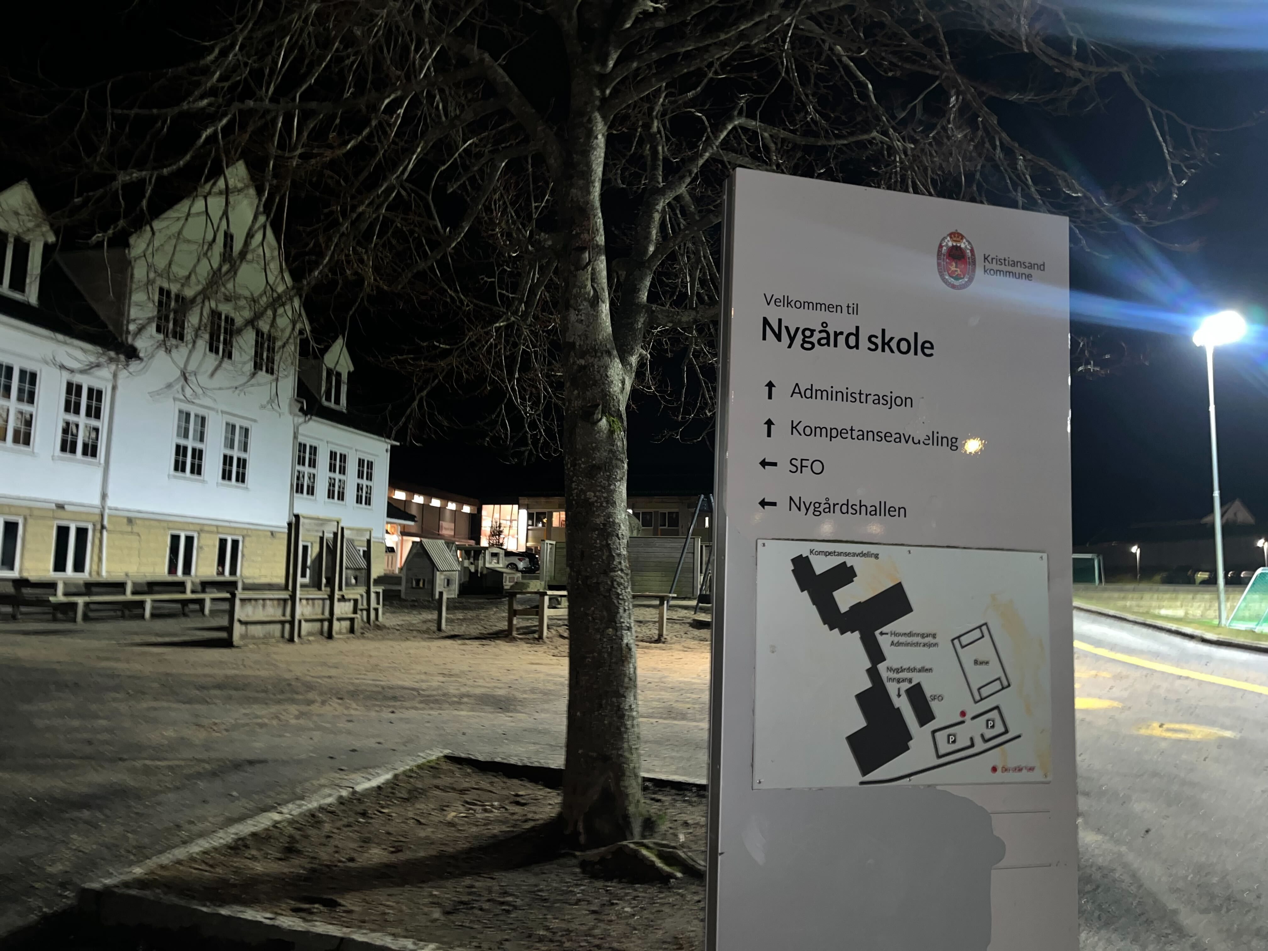 Mann og kvinne utsatt for vold ved skole i Kristiansand