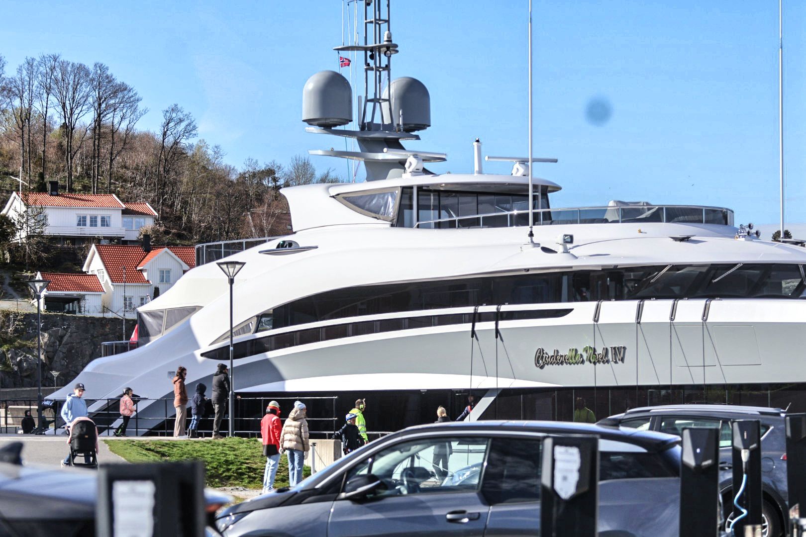 Superyacht vekker oppsikt