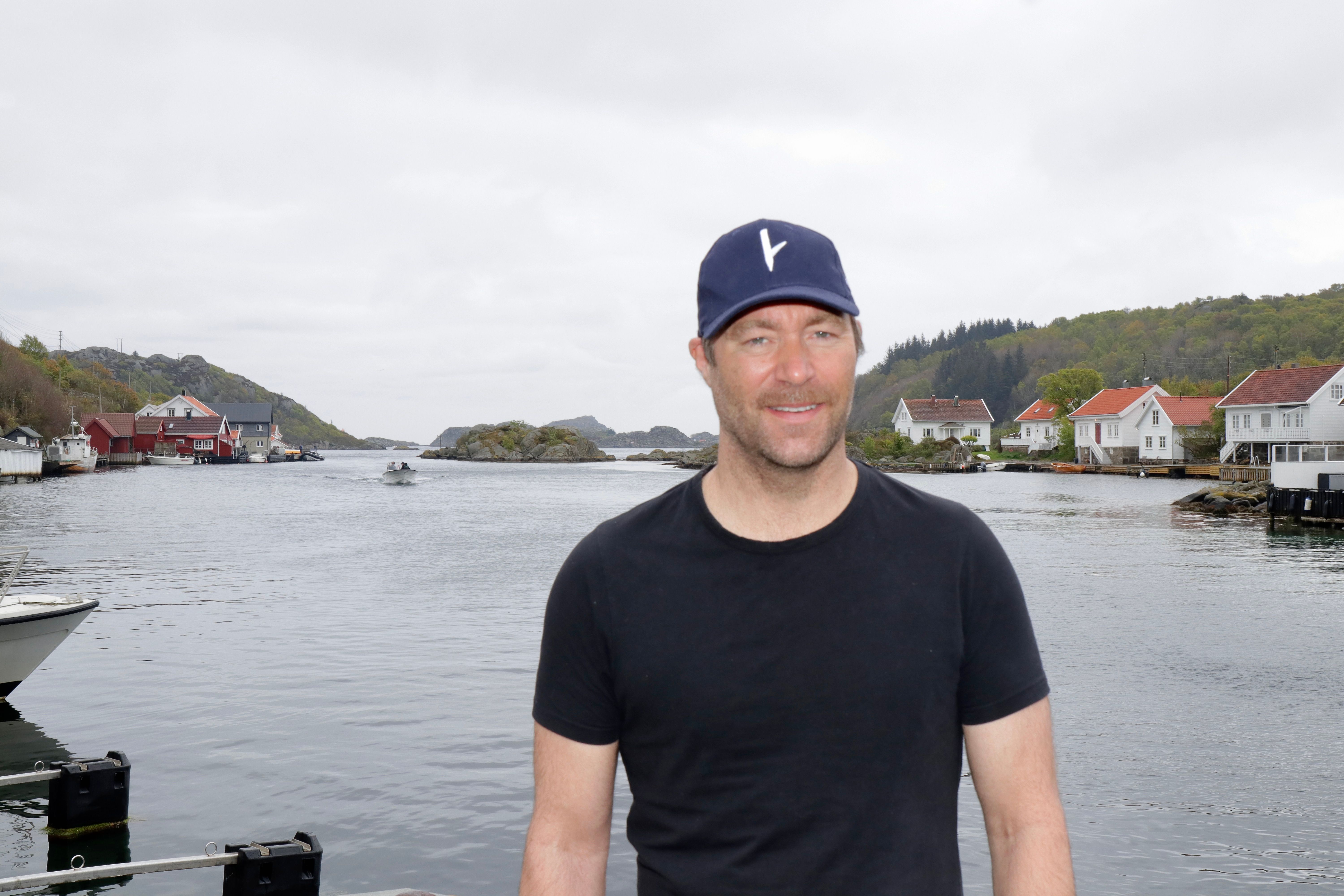 Svømmer Norge på langs - kan nå Farsund onsdag