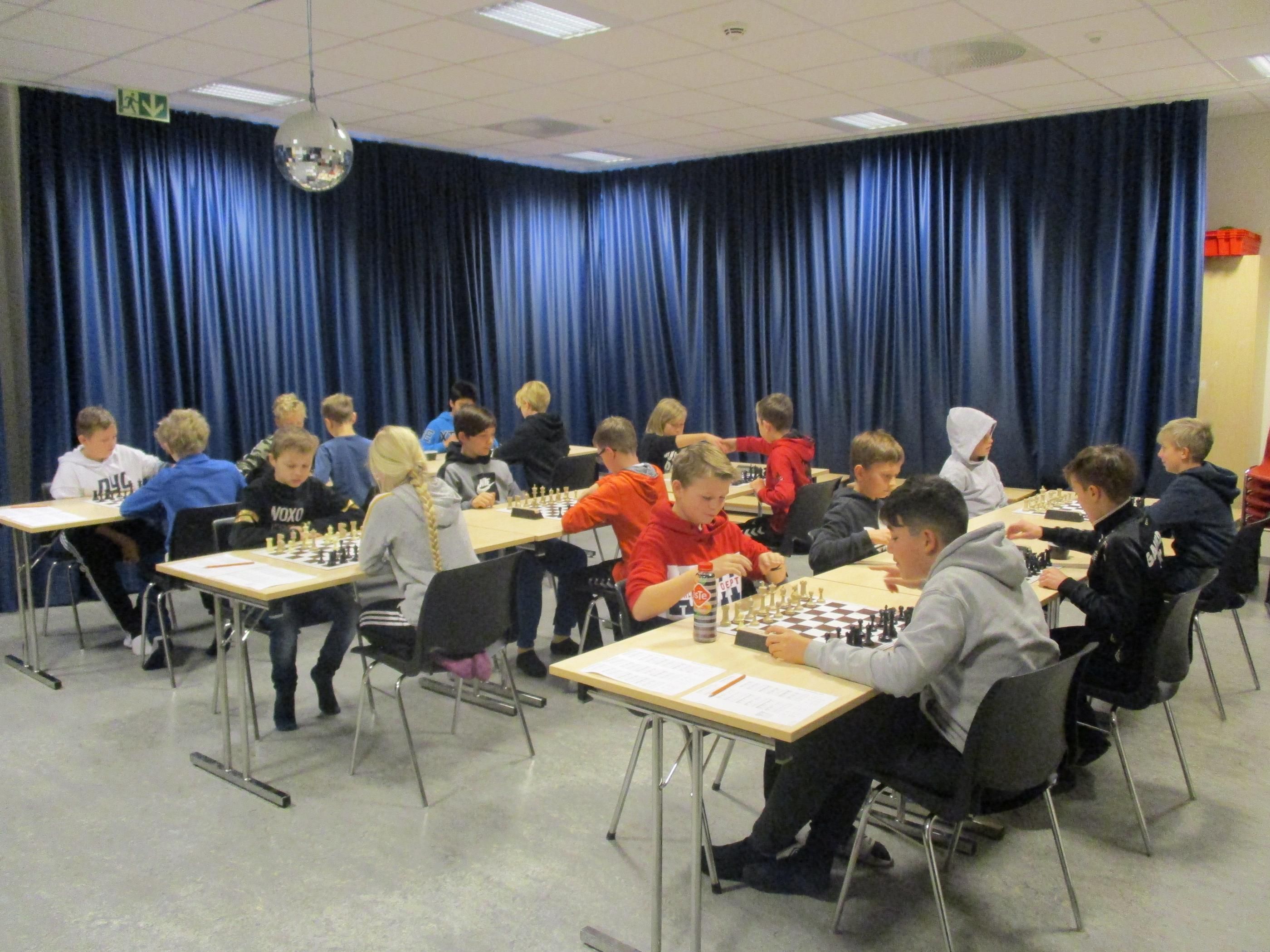 Jevn kamp i sjakk - tronderbladet.no