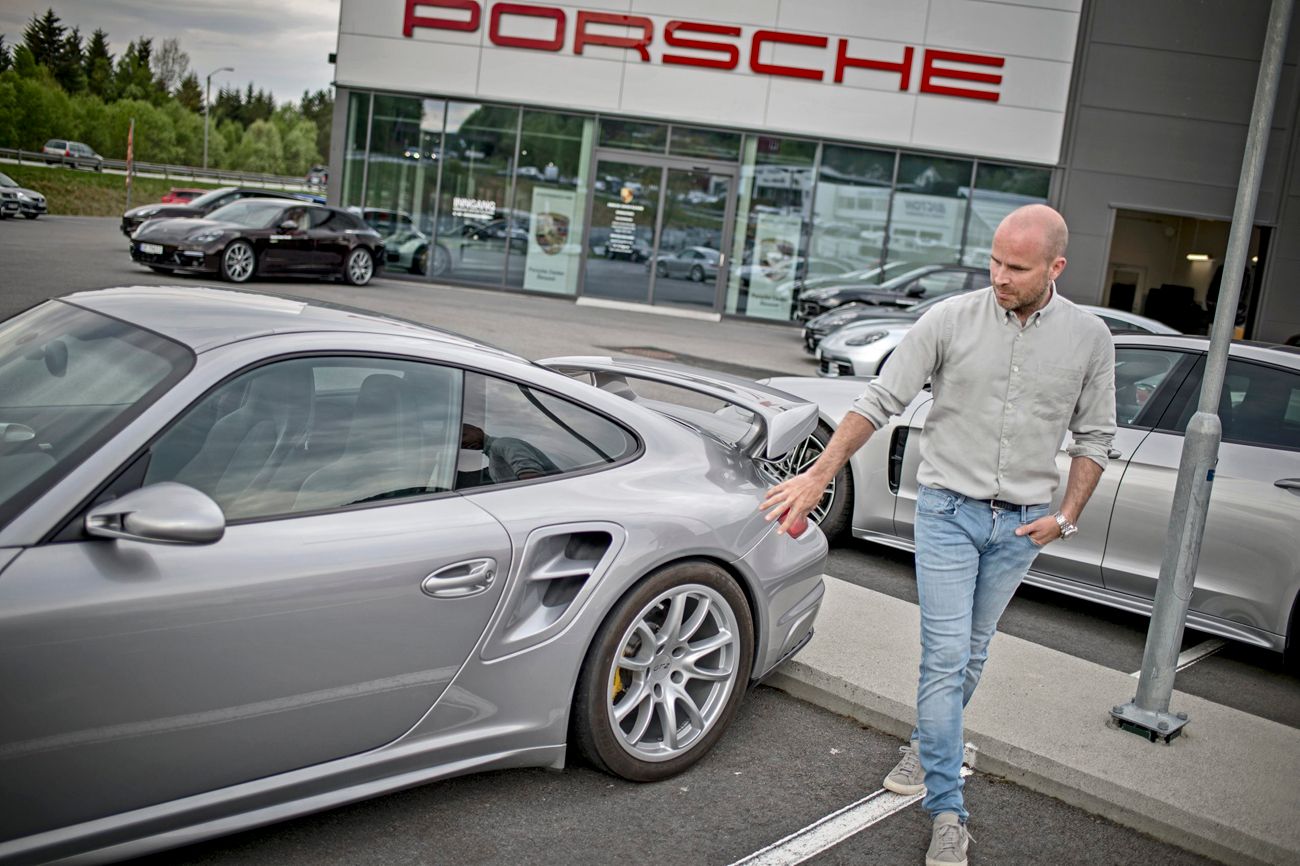 Porsche Ruller Ut En Bil Til Over Fire Millioner Kroner Til Lokal Kunde 