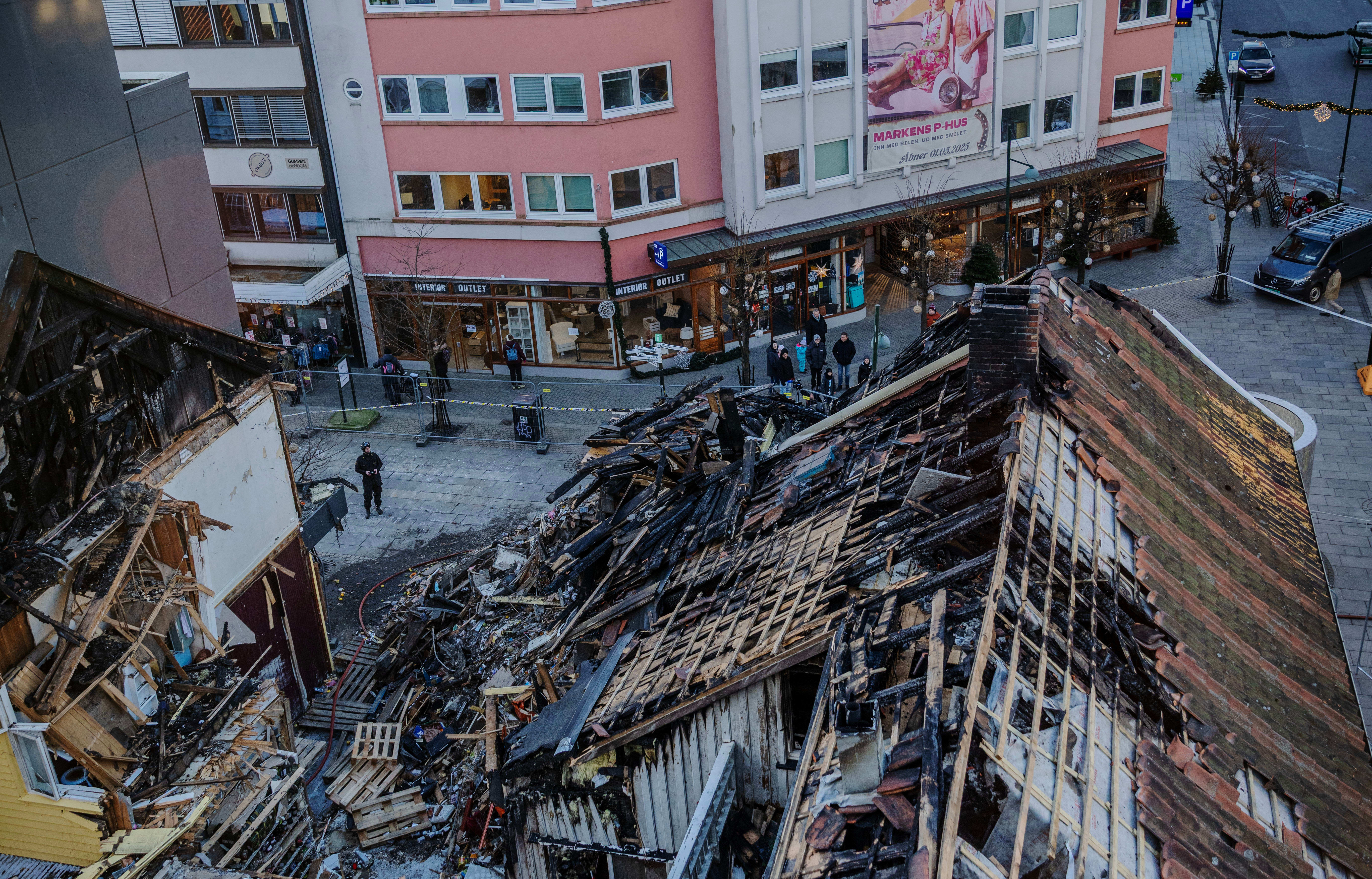 Se de ferske bildene fra brann­tomta