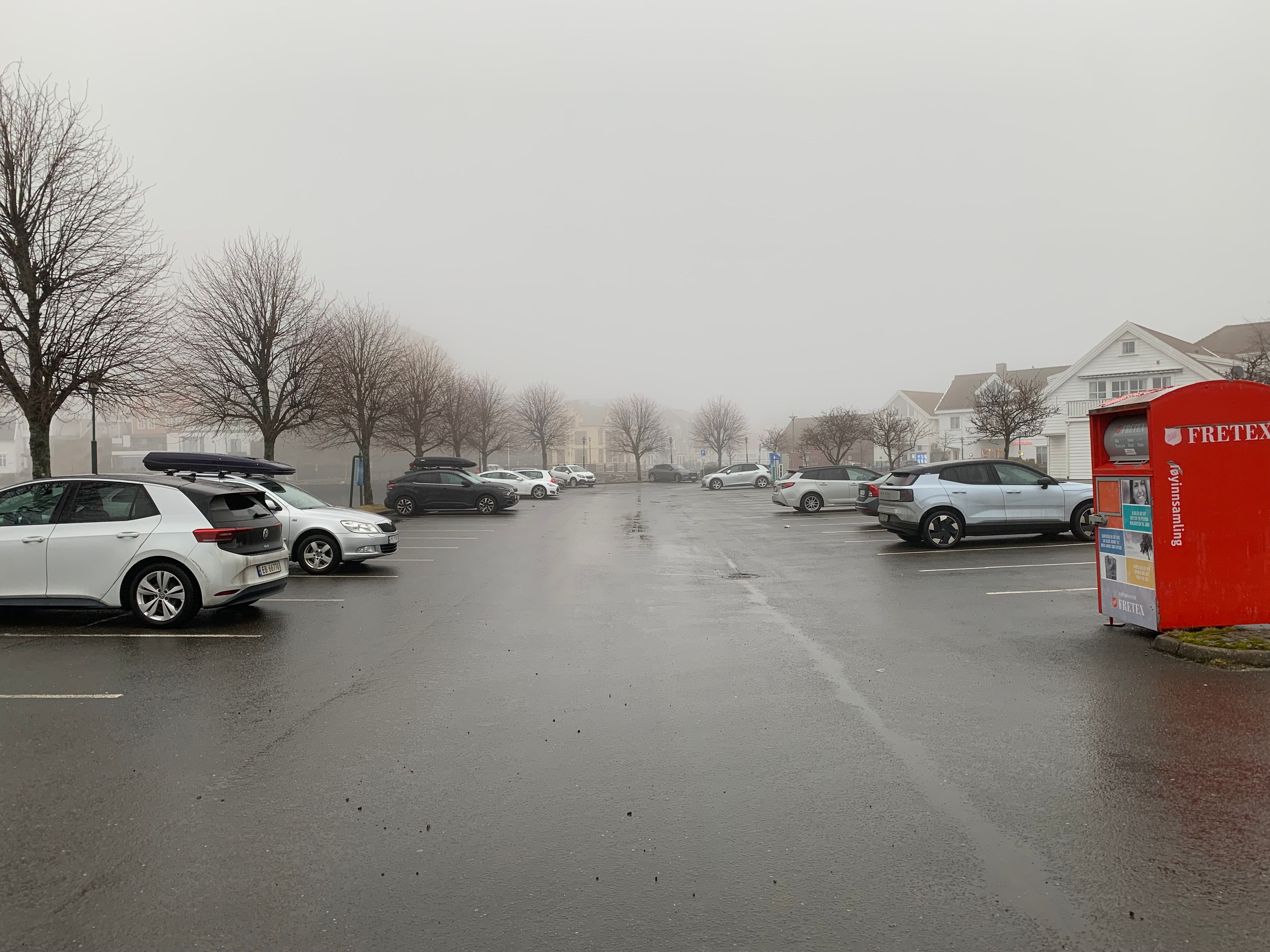 Innfører tidsbegrenset parkering