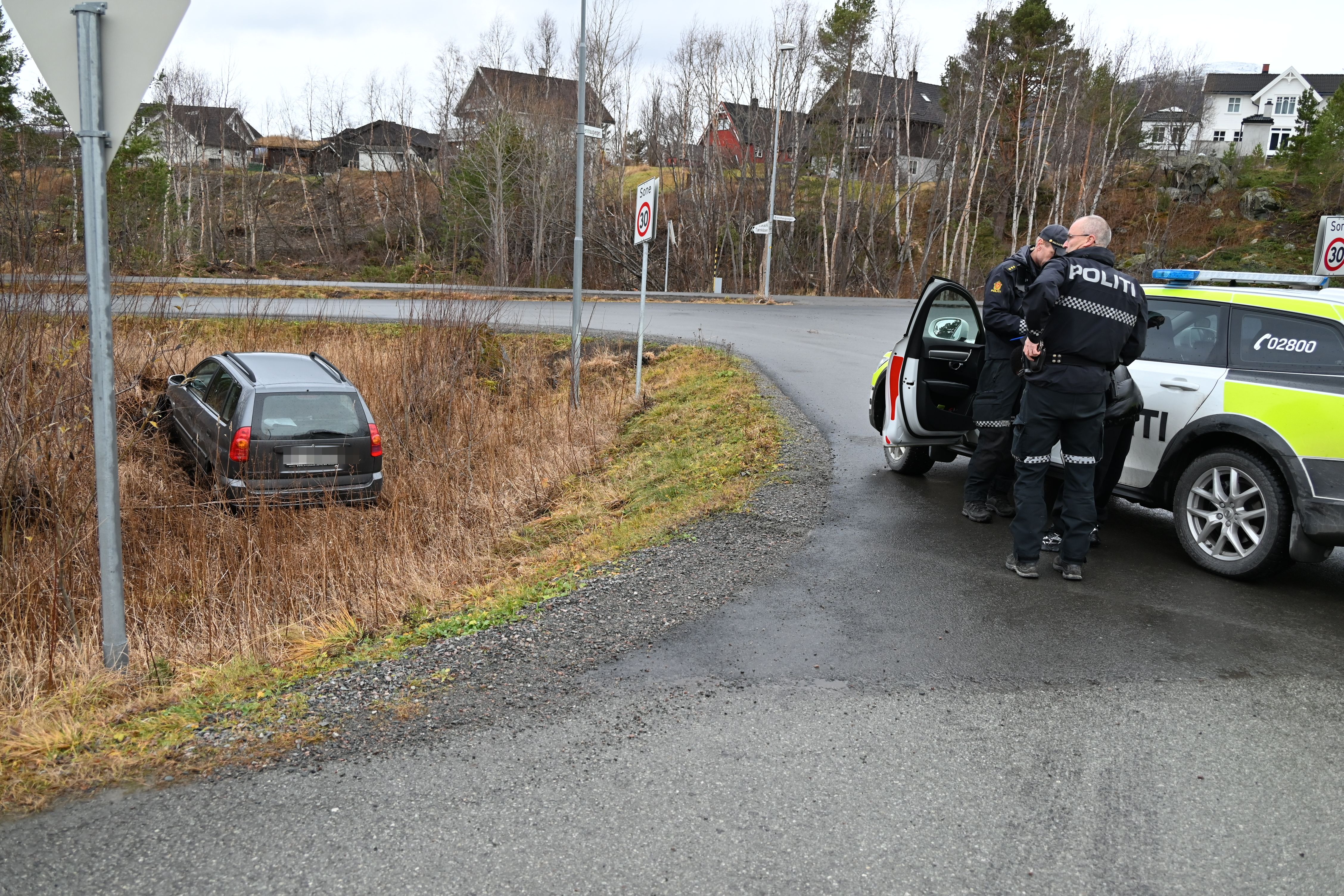 stakk-av-i-101-km-t-i-50-sone-uten-f-rerkort-kan-ende-med-fengsel