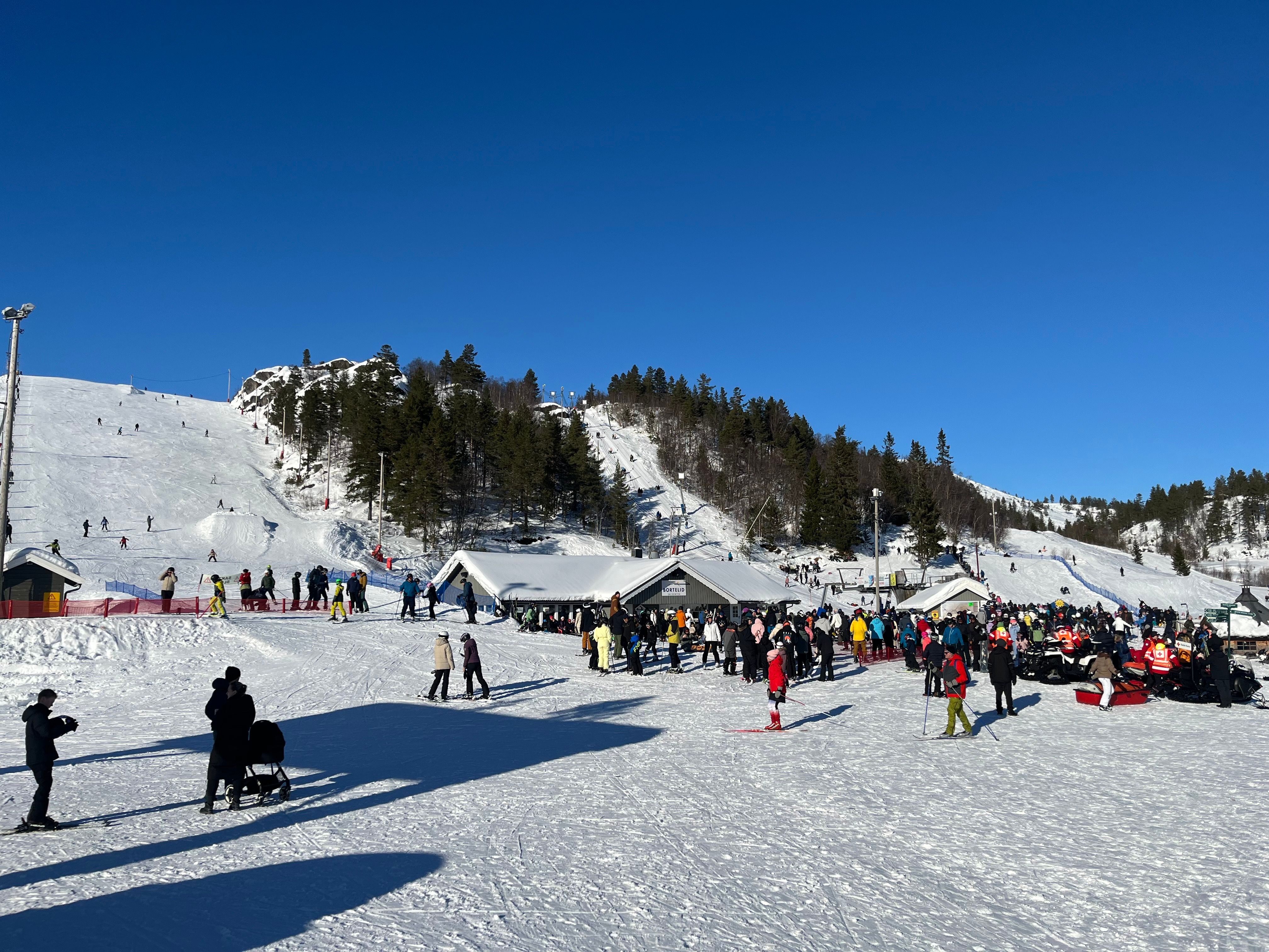 Tusenvis på fjellet: – Helt «stuvilt»
