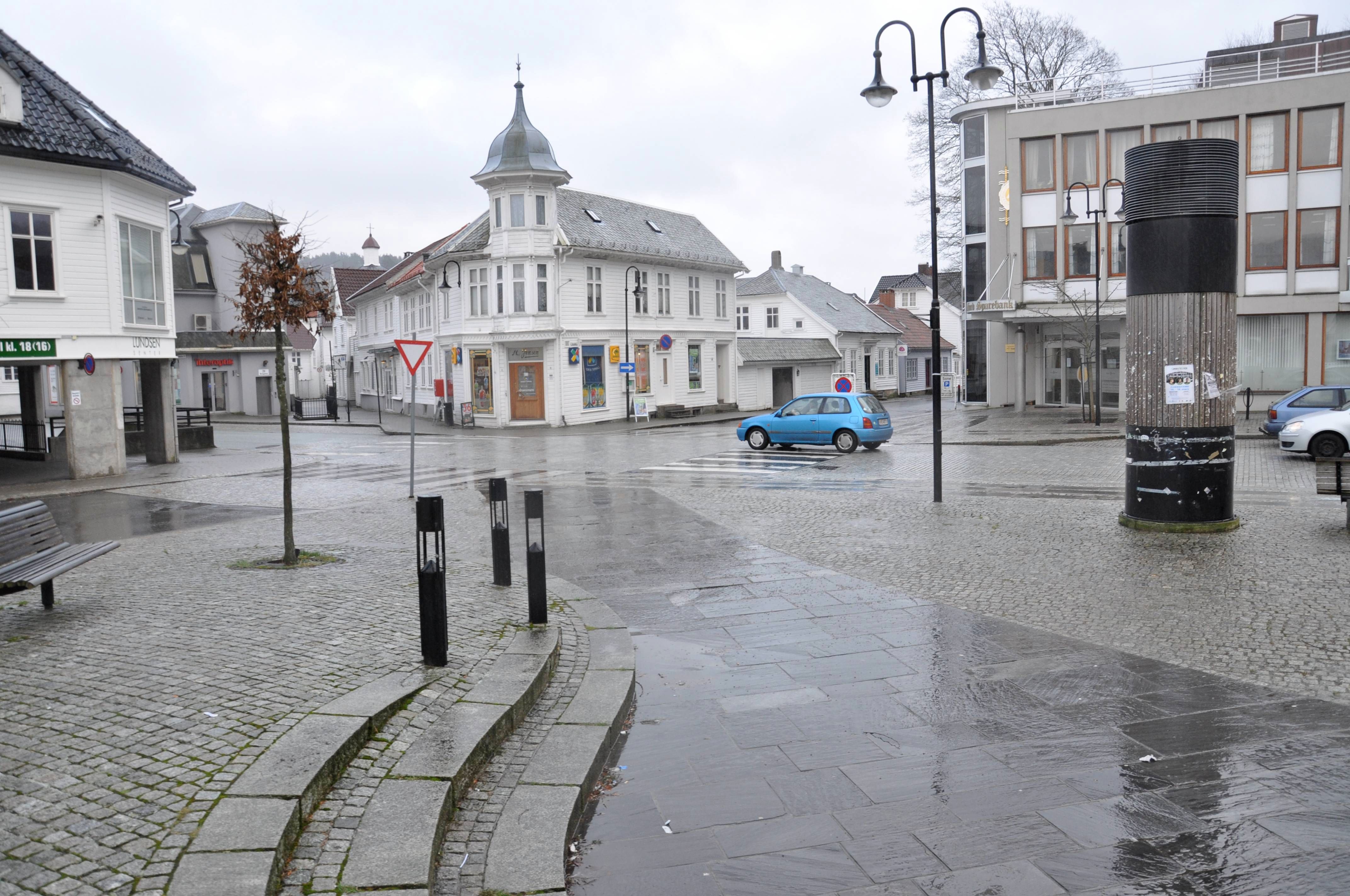 Tiltalt for vold på byen