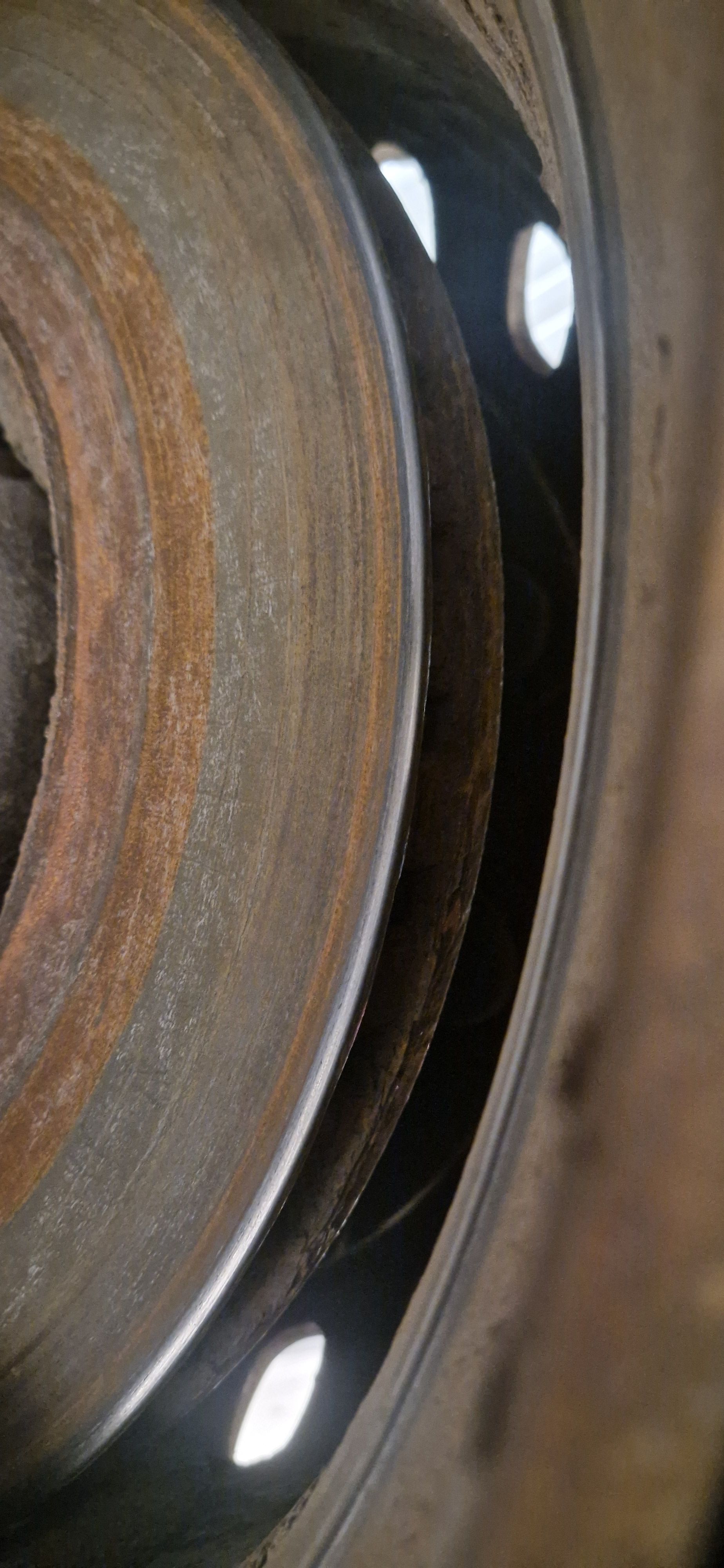 Kontroll av tunge kjøretøy - fire fikk ikke kjøre videre