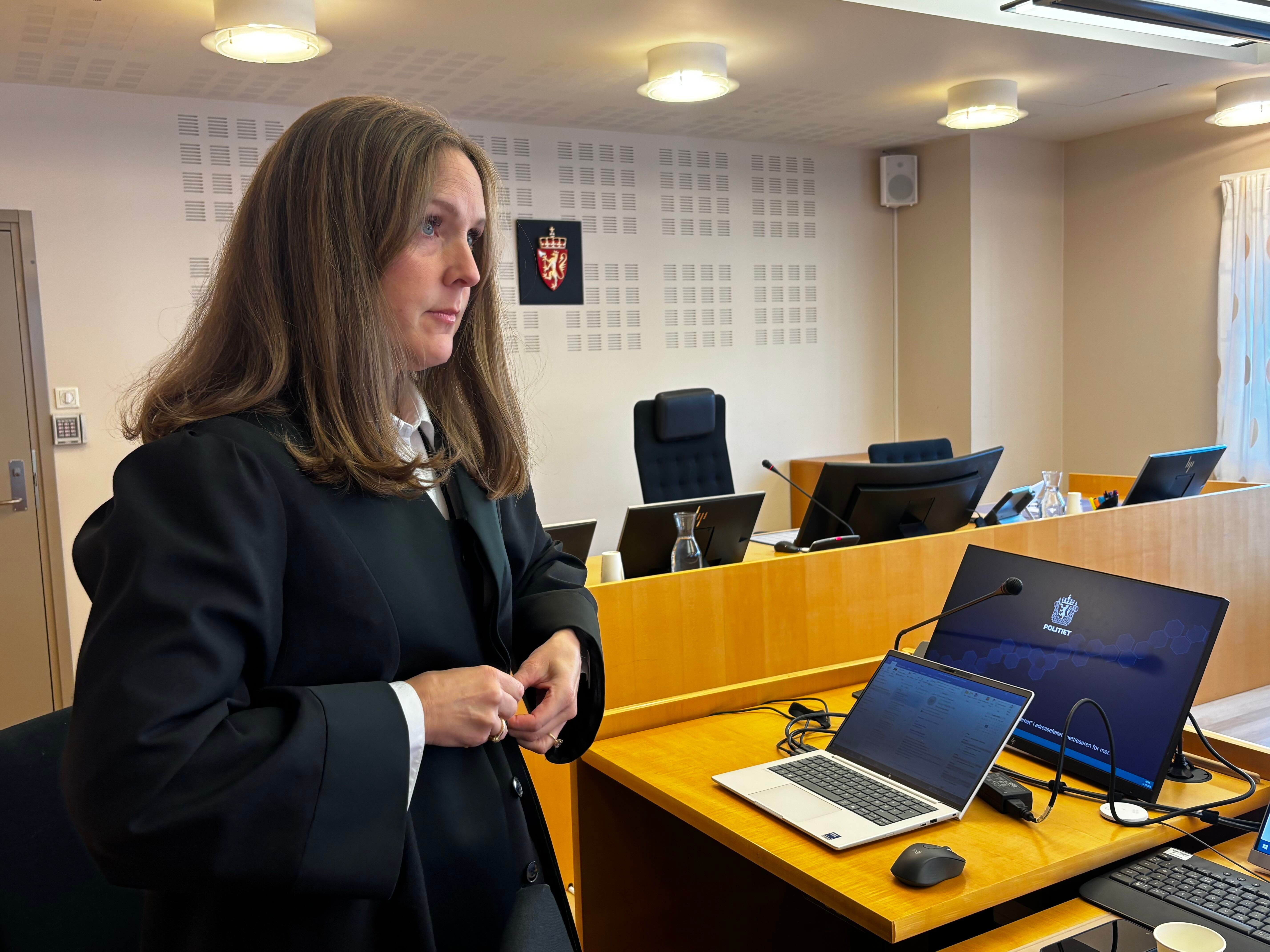 Erkjenner delvis straffskyld for seksuell omgang med fostersønn