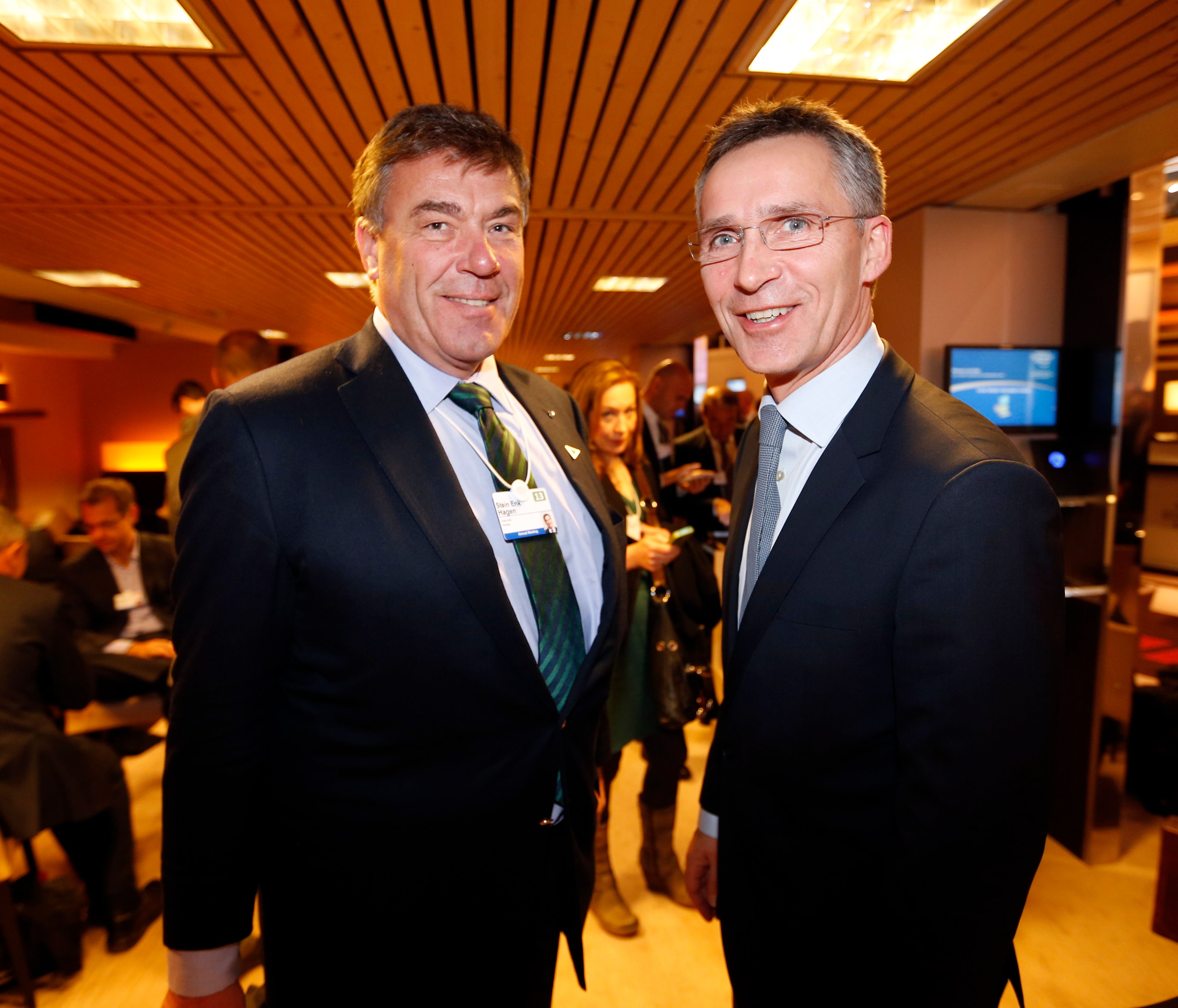Stoltenberg og Høyre-politikere deltar i bisettelsen til Stein Erik Hagen - adressa.no