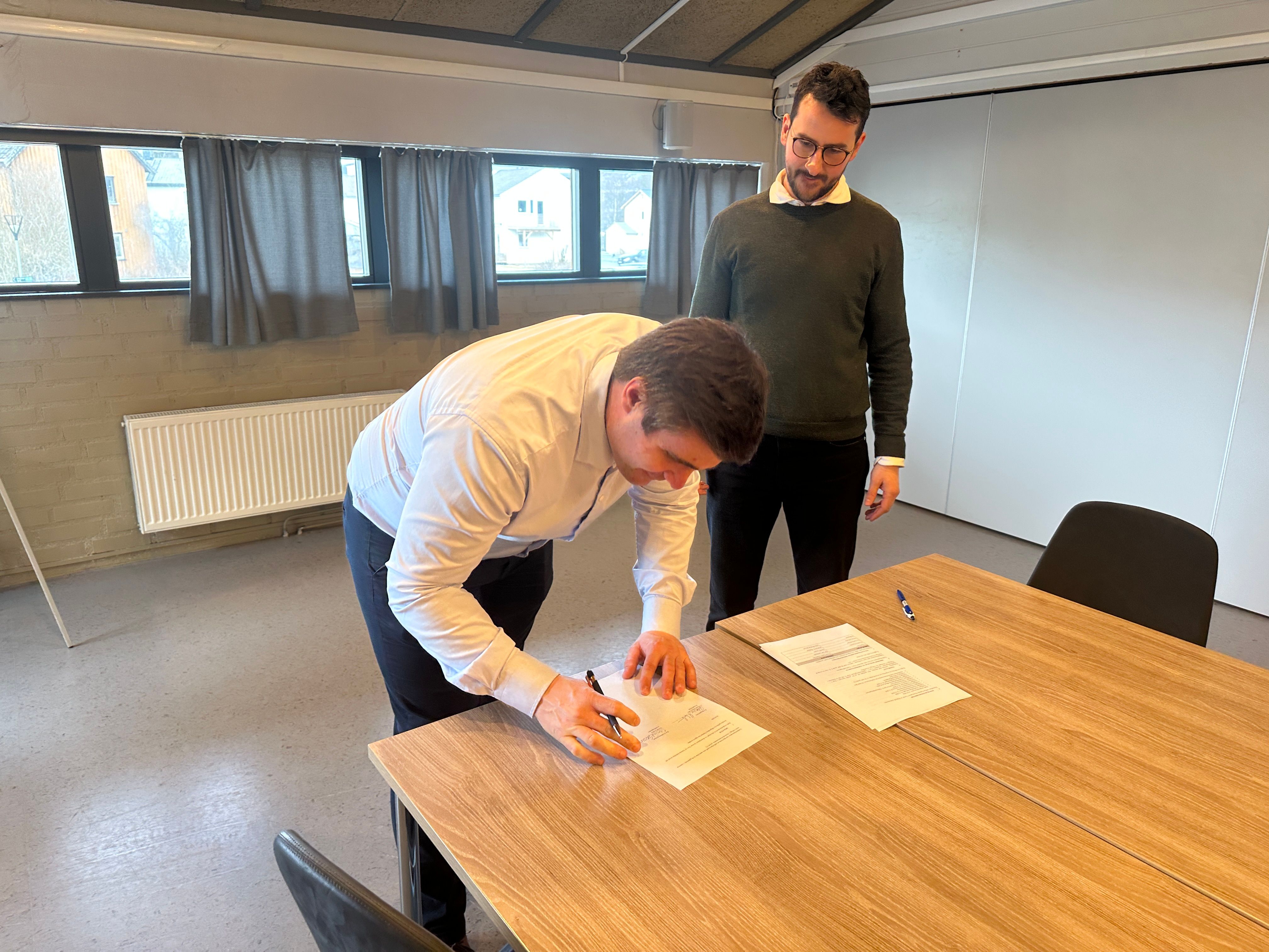 Skrev under kontrakter til historisk prosjekt: – En stor dag for oss ...