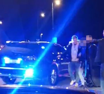 – Politiet dro mange folk ut av to biler