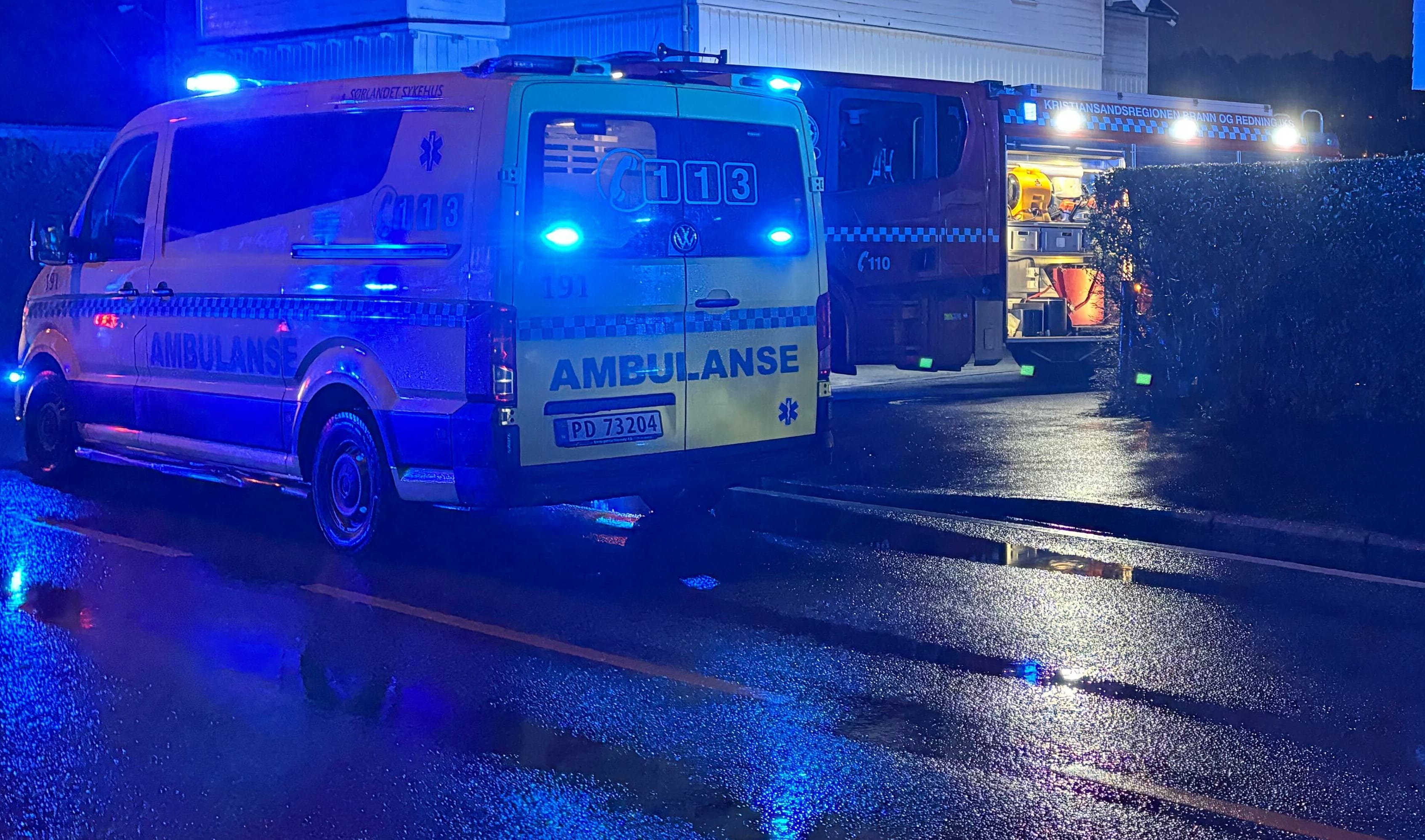 Brann i bolig i Kristian­sand – røykdyk­kere er på vei inn