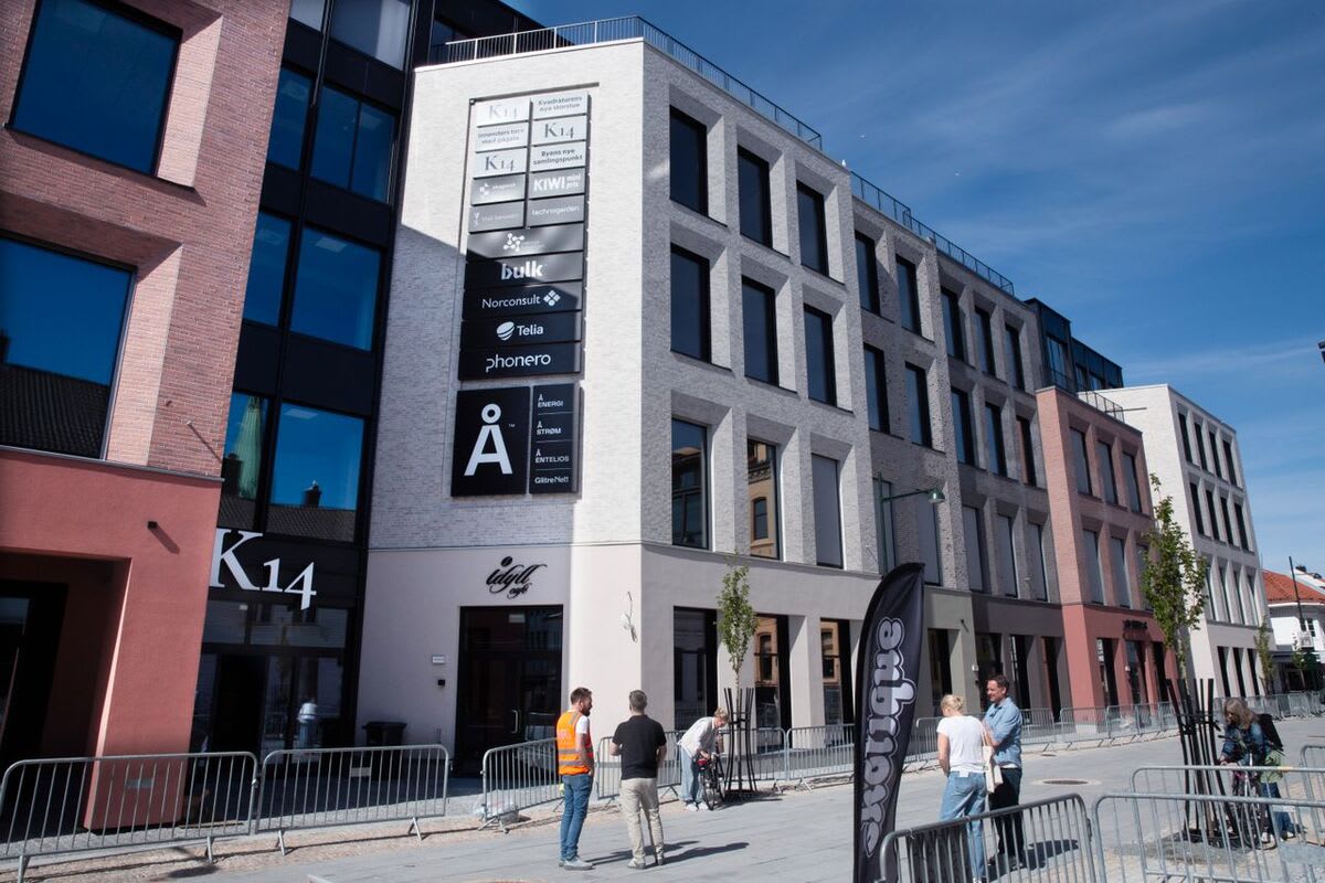 Åpner for å selge Å Energi-aksjer